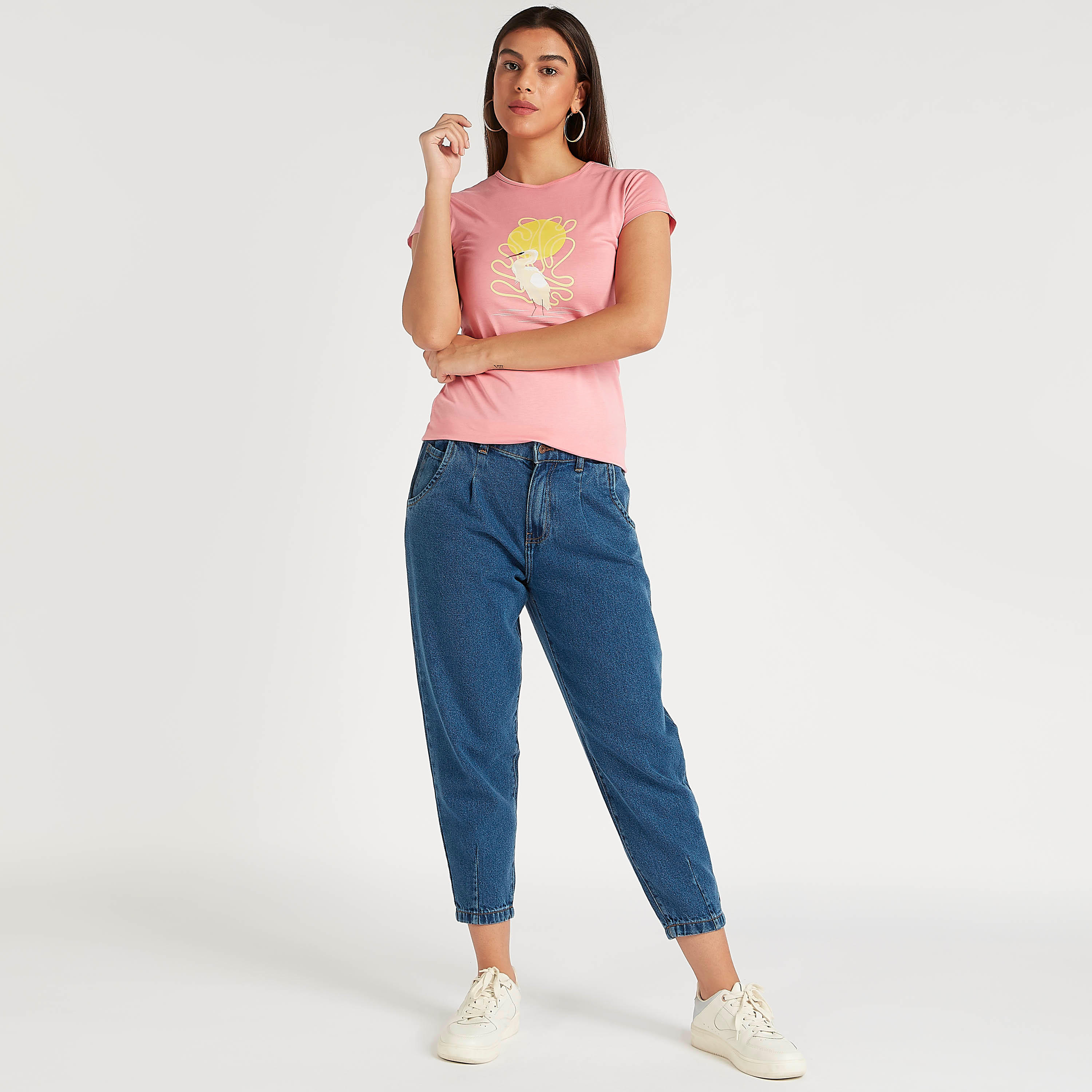 تيشيرت بياقة ضيقة وأكمام كاب وطبعات جرافيك-women-clothing-tshirts-image-2