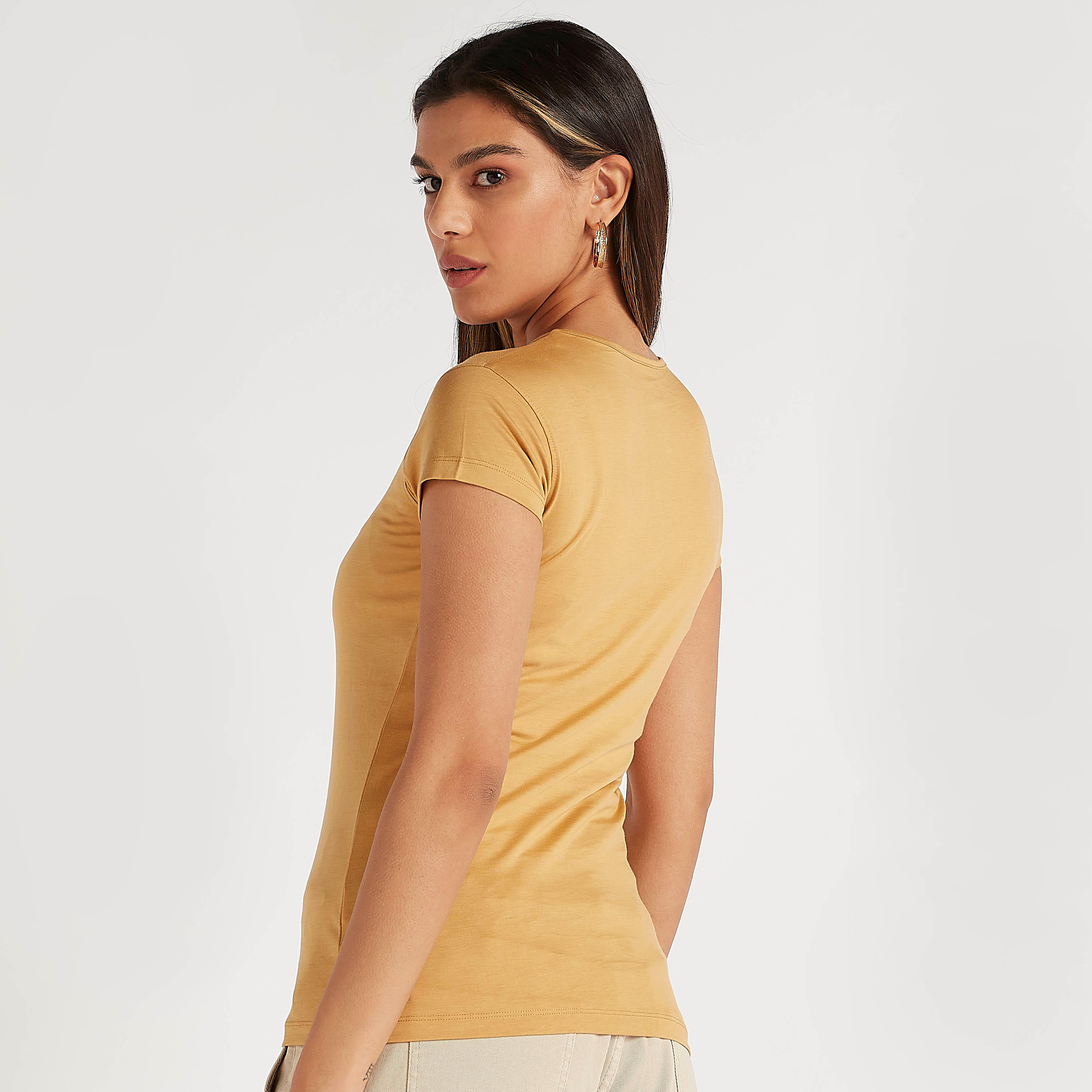 تيشيرت بياقة ضيّقة وأكمام كاب وطبعات-women-clothing-tshirts-image-4