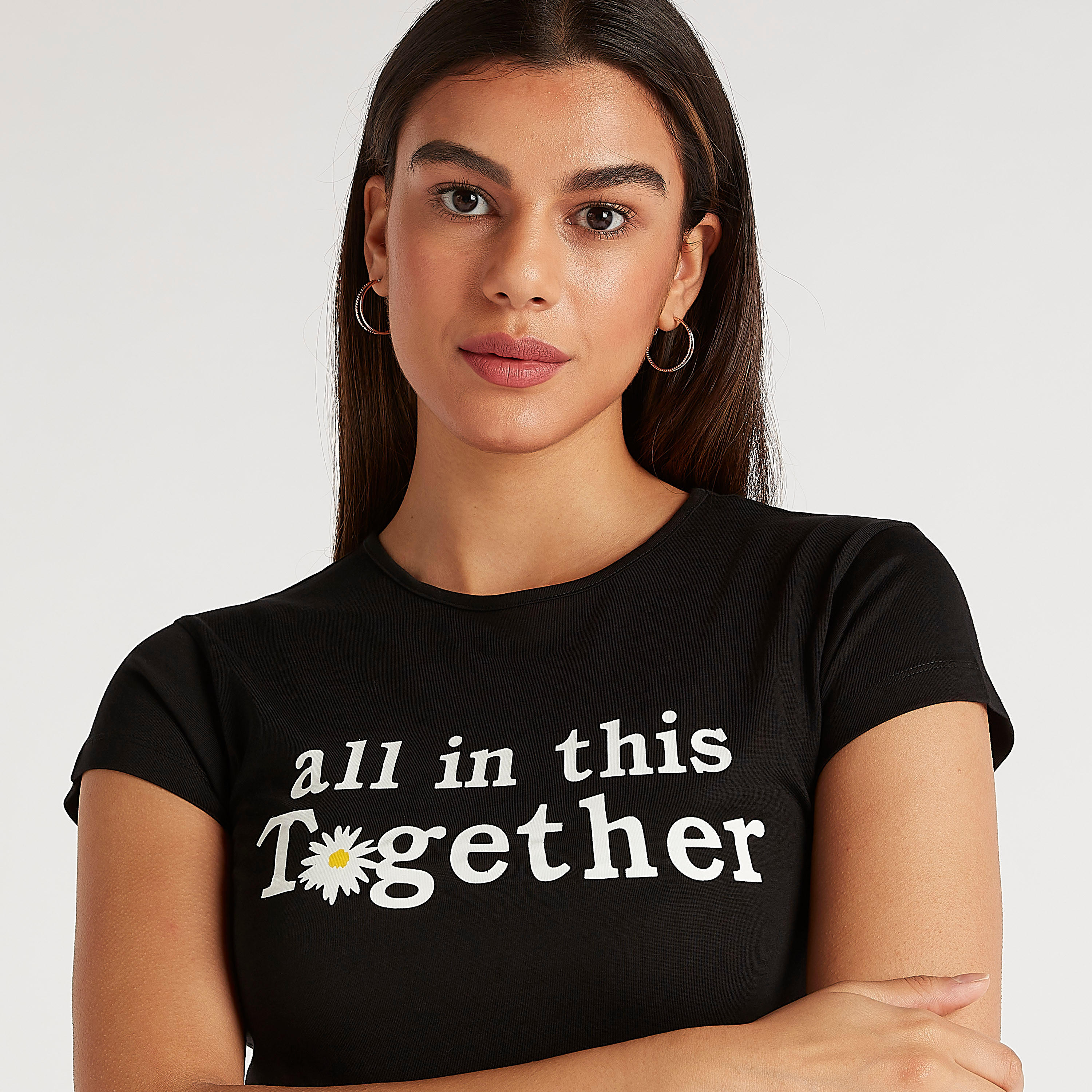 تيشيرت بياقة ضيّقة وأكمام كَاب وطبعات شعار-women-clothing-tshirts-image-3