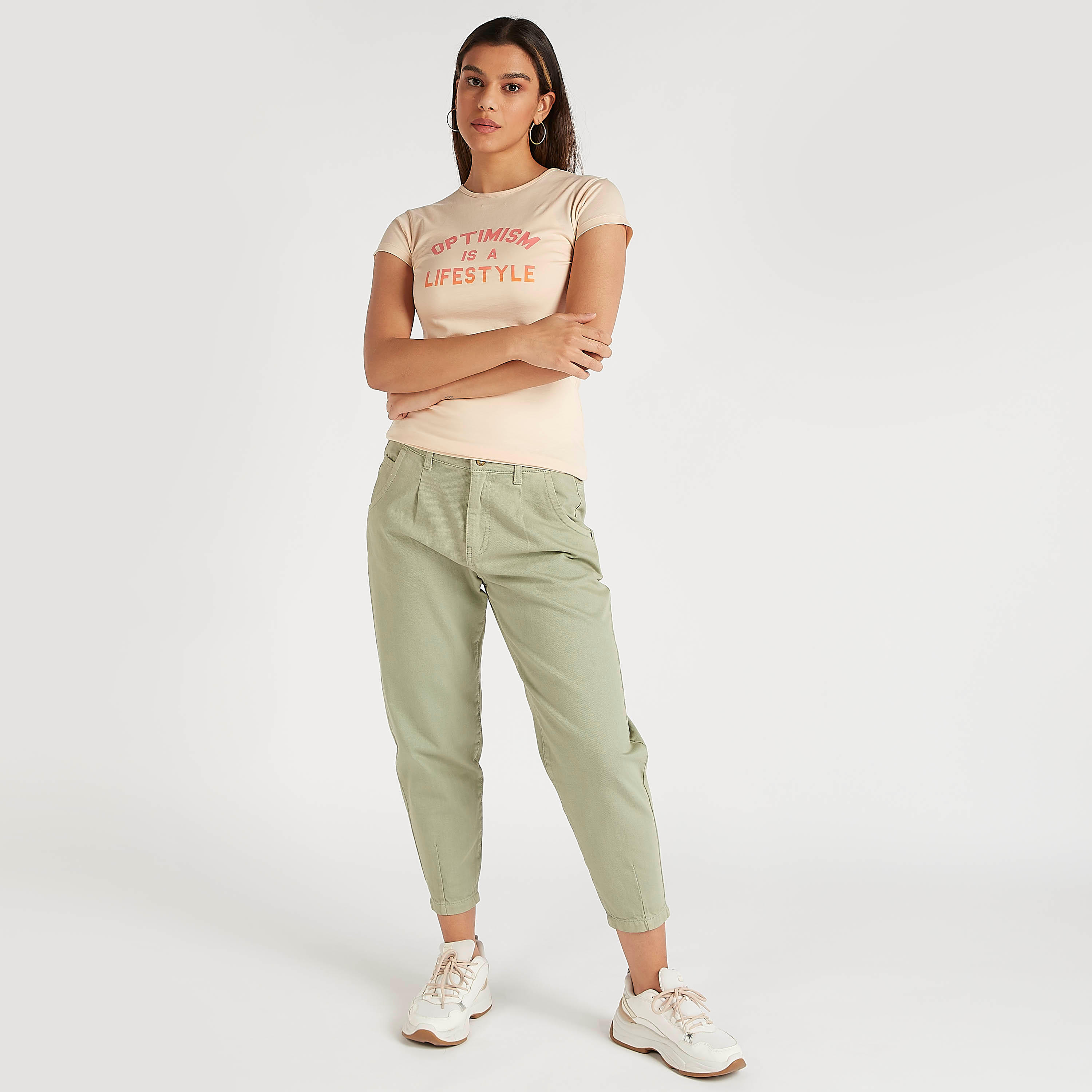 تيشيرت بياقة ضيّقة وأكمام كاب وطبعات-women-clothing-tshirts-image-4