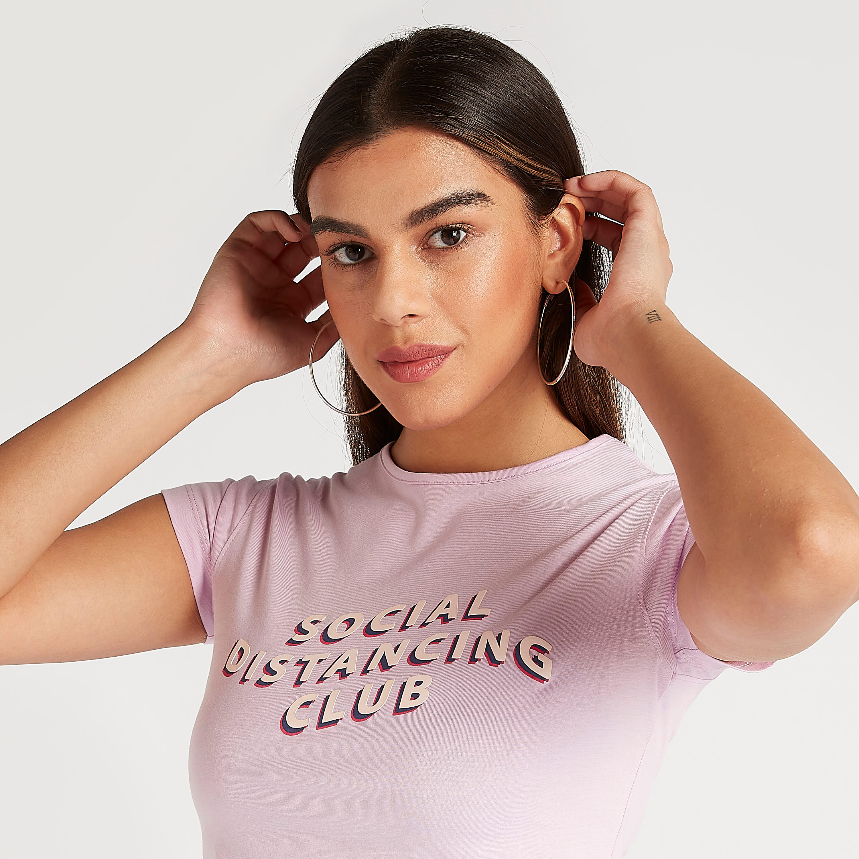تيشيرت بياقة ضيّقة وأكمام كاب وطَبعات-women-clothing-tshirts-image-3