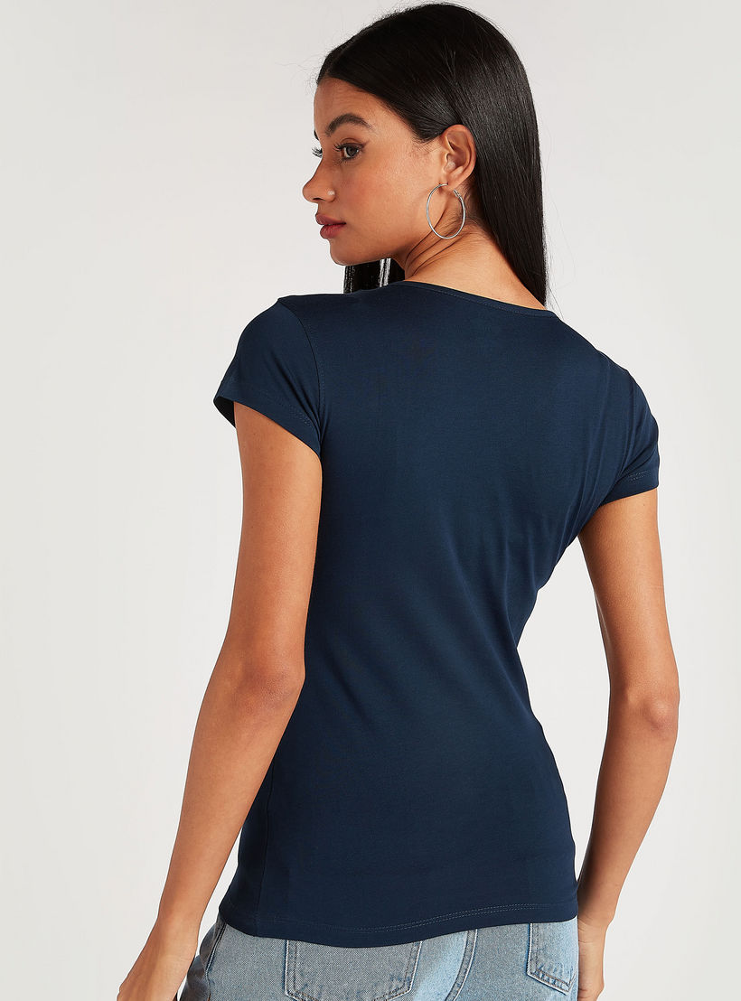 تيشيرت بياقة ضيّقة وأكمام كاب وطَبعات-women-clothing-tshirts-image-1