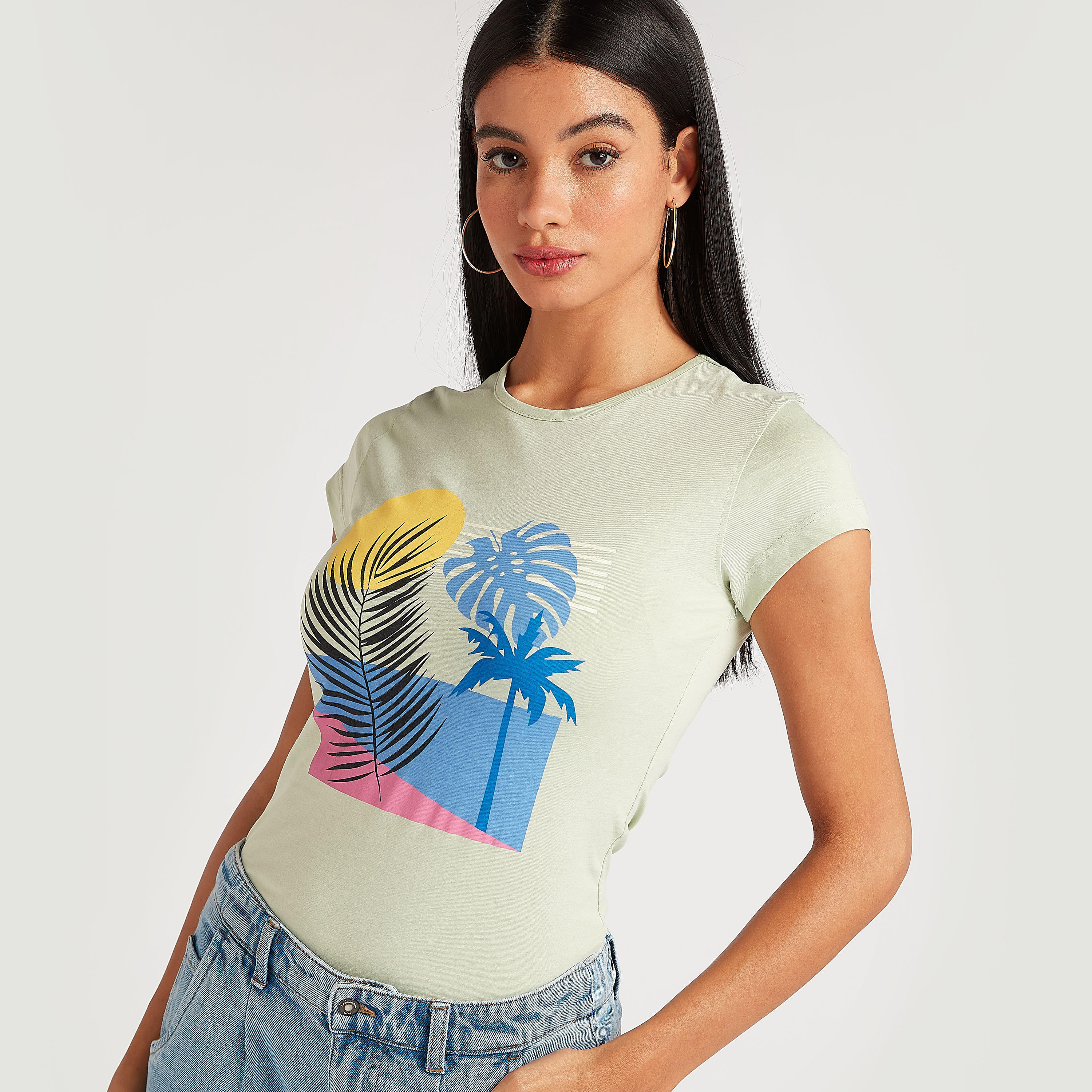 تيشيرت بياقة ضيّقة وأكمام كاب وطَبعات-women-clothing-tshirts-image-4
