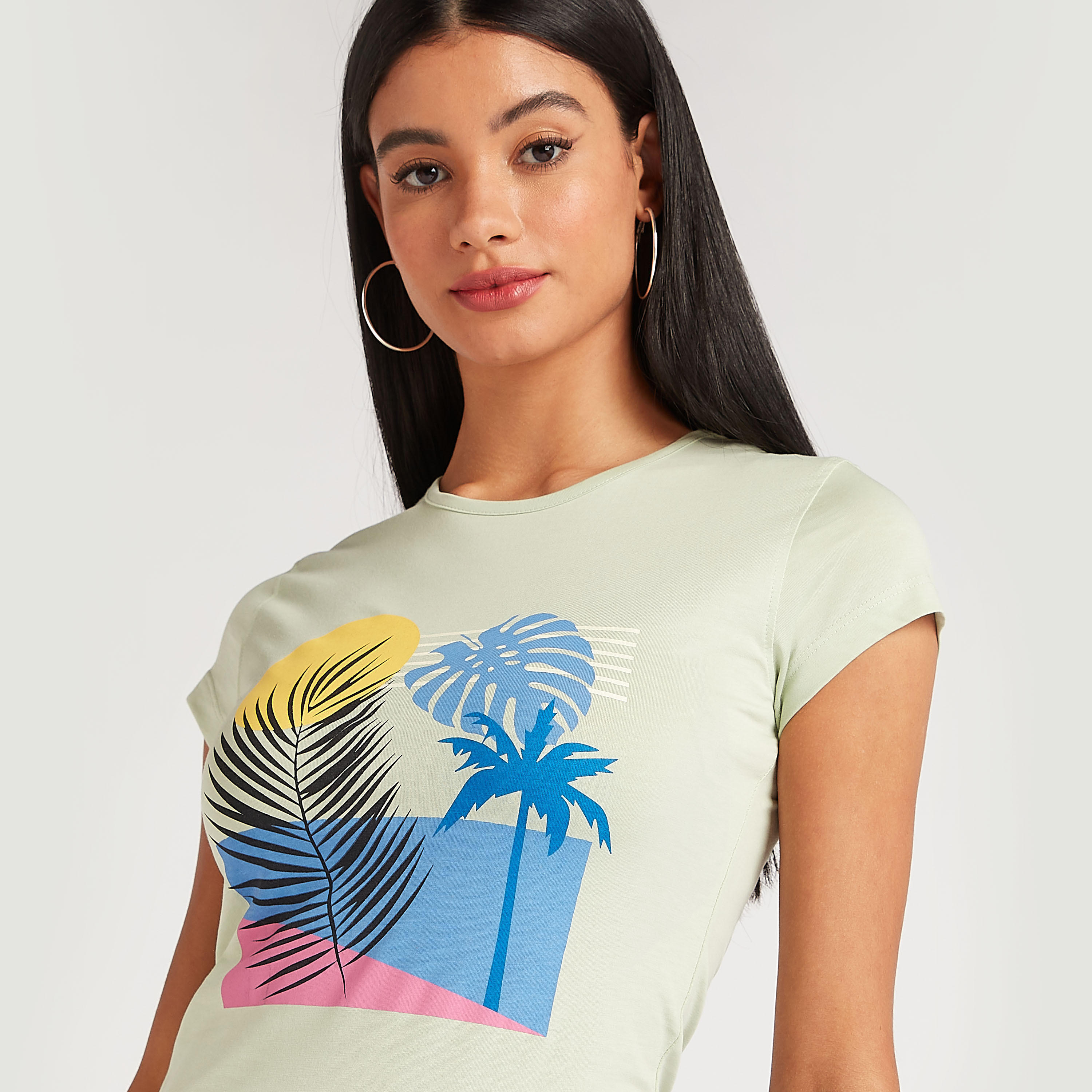 تيشيرت بياقة ضيّقة وأكمام كاب وطَبعات-women-clothing-tshirts-image-2