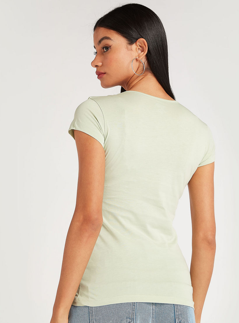 تيشيرت بياقة ضيّقة وأكمام كاب وطَبعات-women-clothing-tshirts-image-1