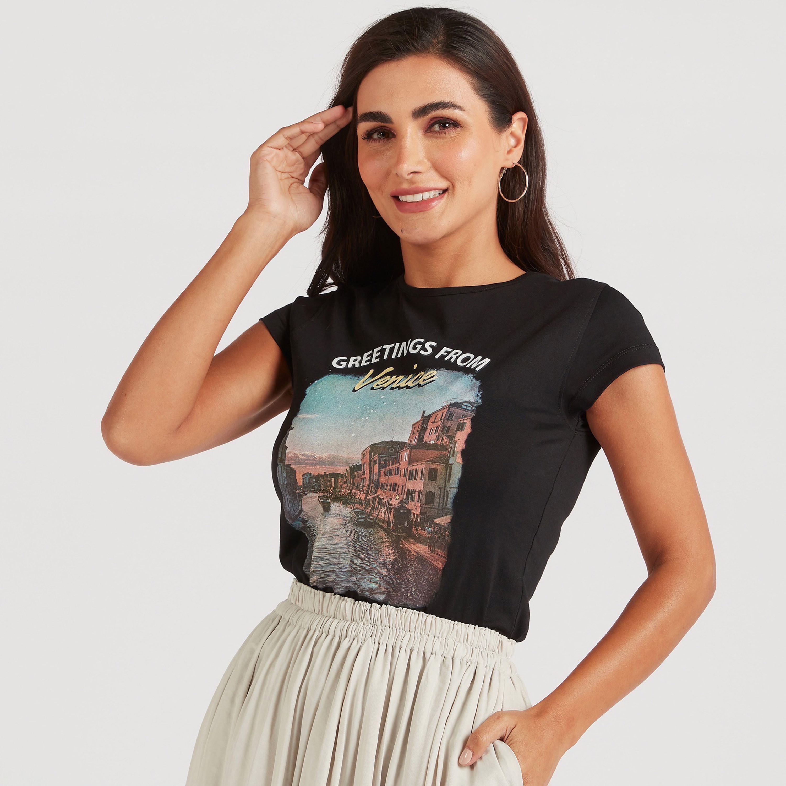 تيشيرت بياقة ضيّقة وأكمام كاب وطَبعات-women-clothing-tshirts-image-1