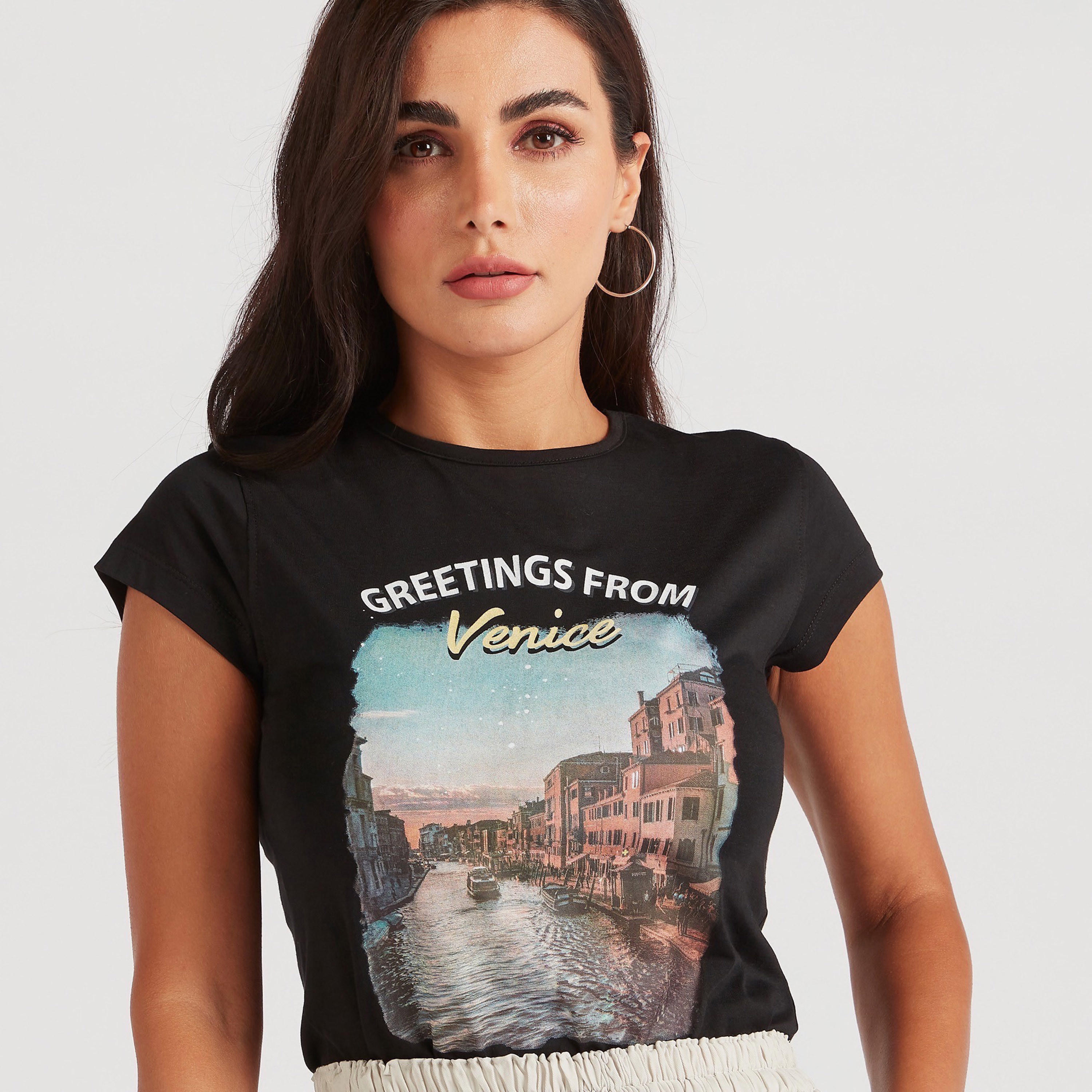 تيشيرت بياقة ضيّقة وأكمام كاب وطَبعات-women-clothing-tshirts-image-3