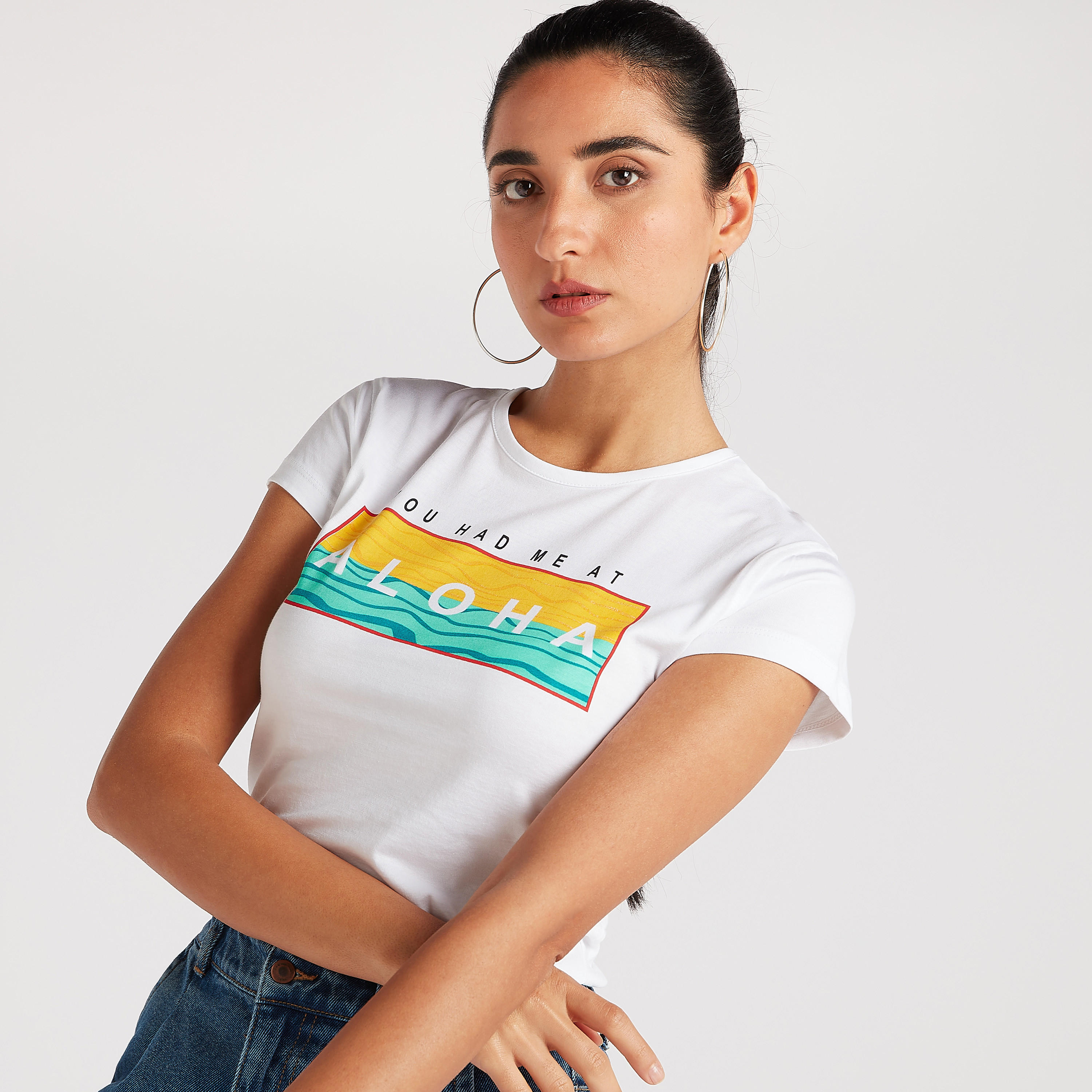 تيشيرت بياقة ضيّقة وأكمام قصيرة وطبعات-women-clothing-tshirts-image-1