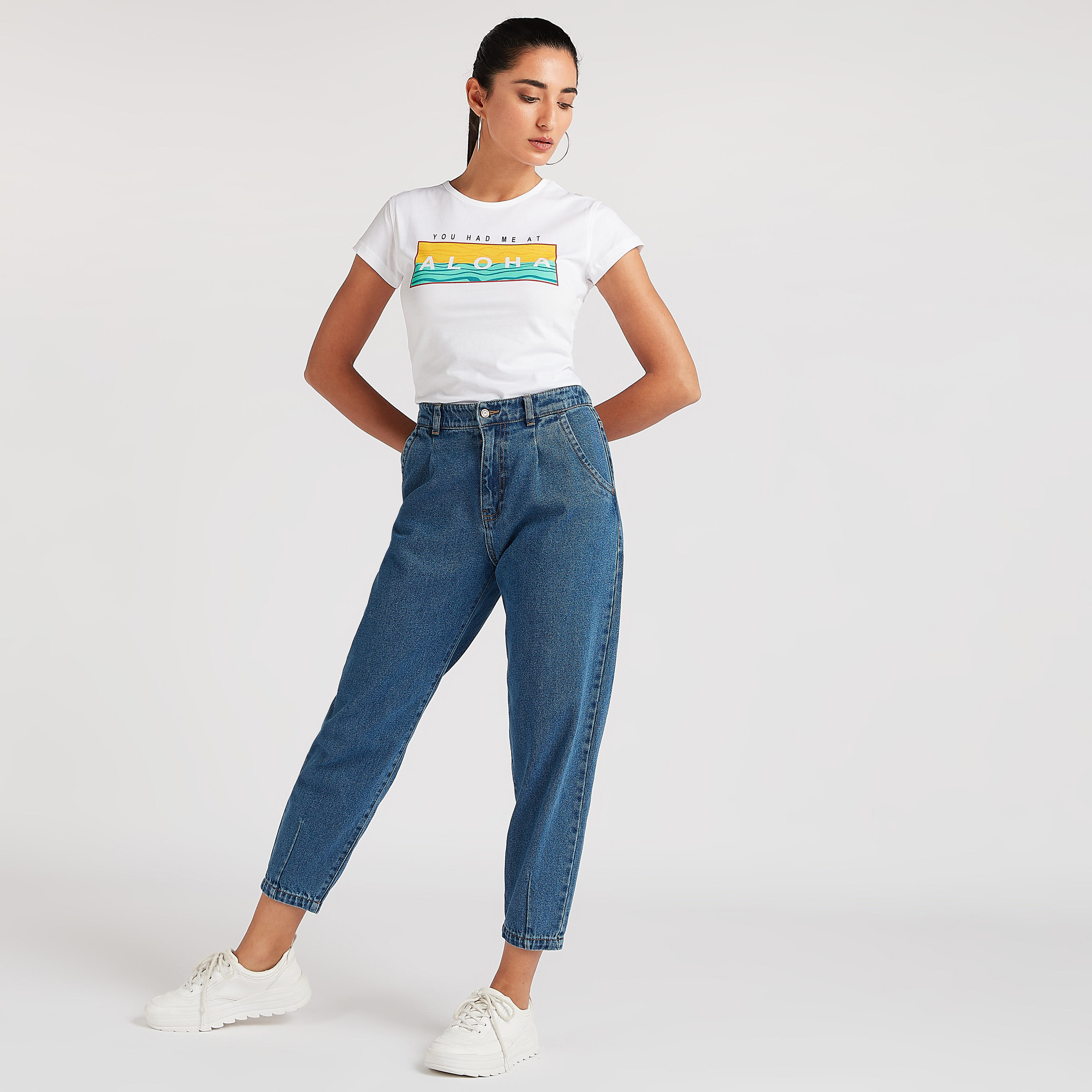تيشيرت بياقة ضيّقة وأكمام قصيرة وطبعات-women-clothing-tshirts-image-2