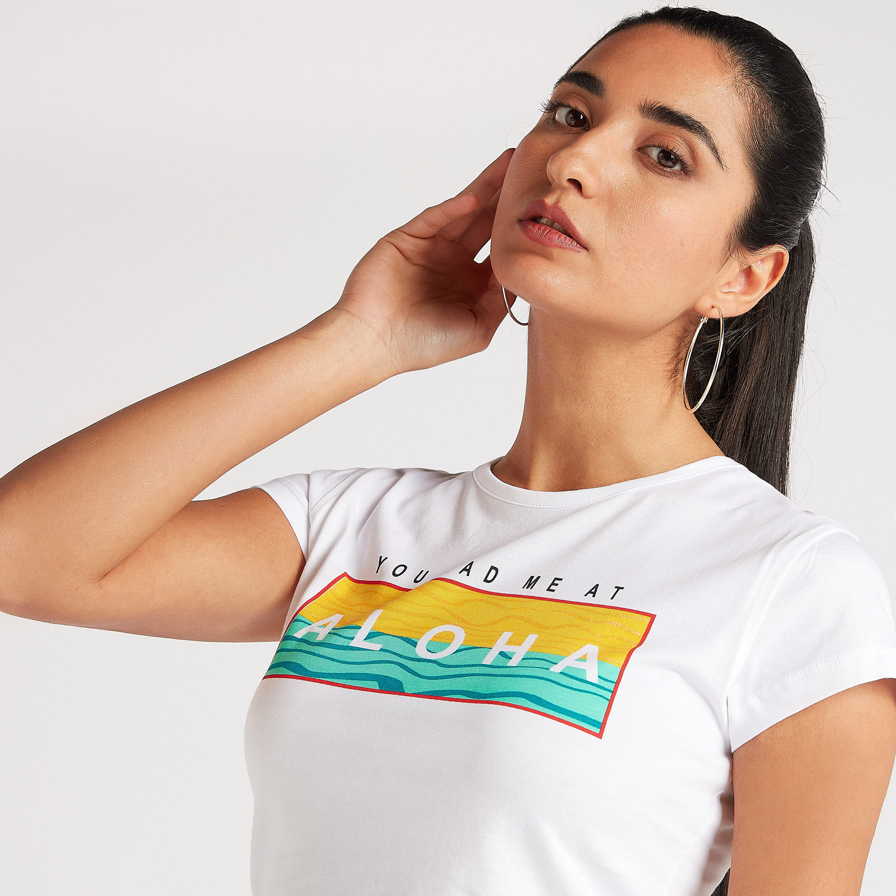 تيشيرت بياقة ضيّقة وأكمام قصيرة وطبعات-women-clothing-tshirts-image-3