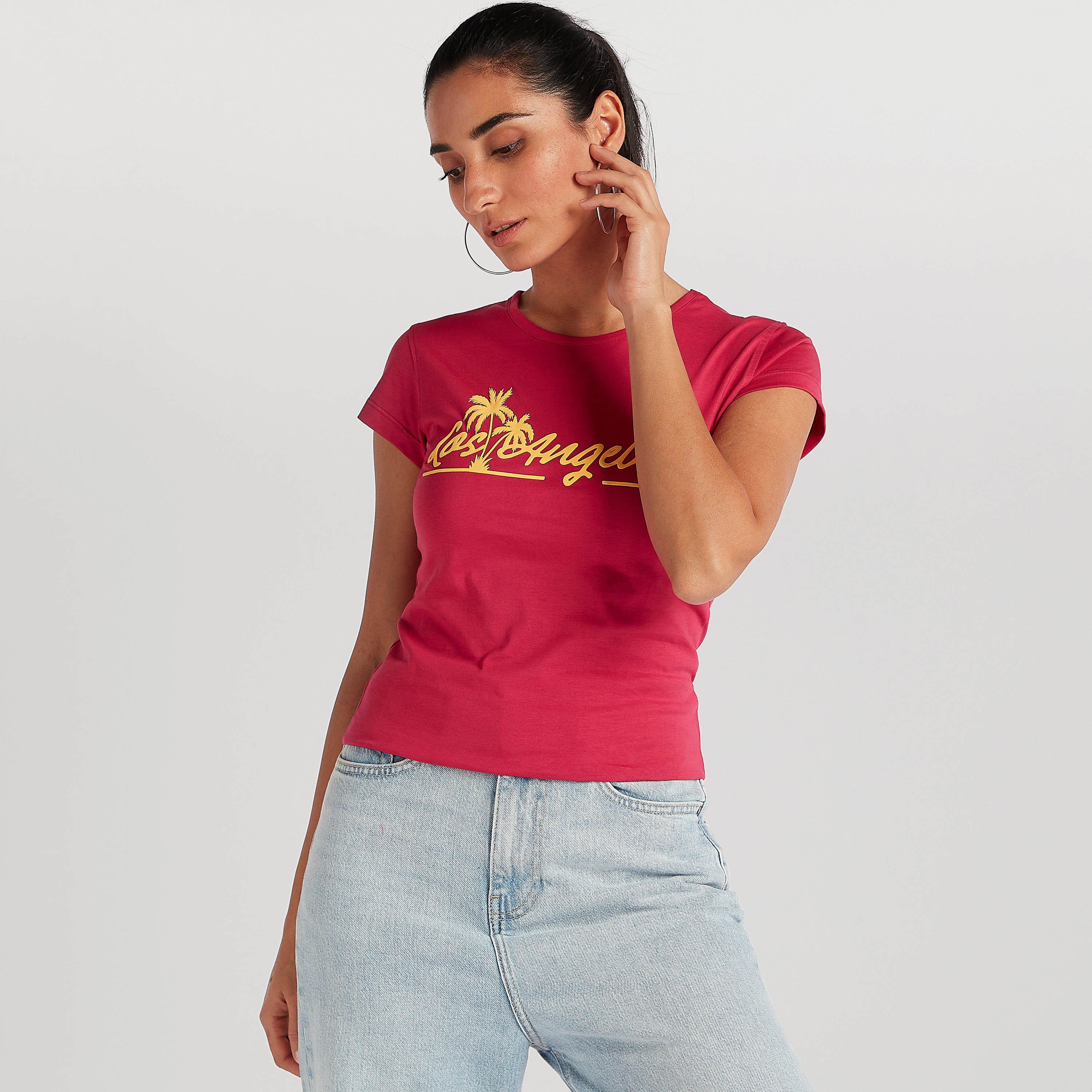 تيشيرت بياقة ضيّقة وأكمام كاب وطبعات-women-clothing-tshirts-image-1