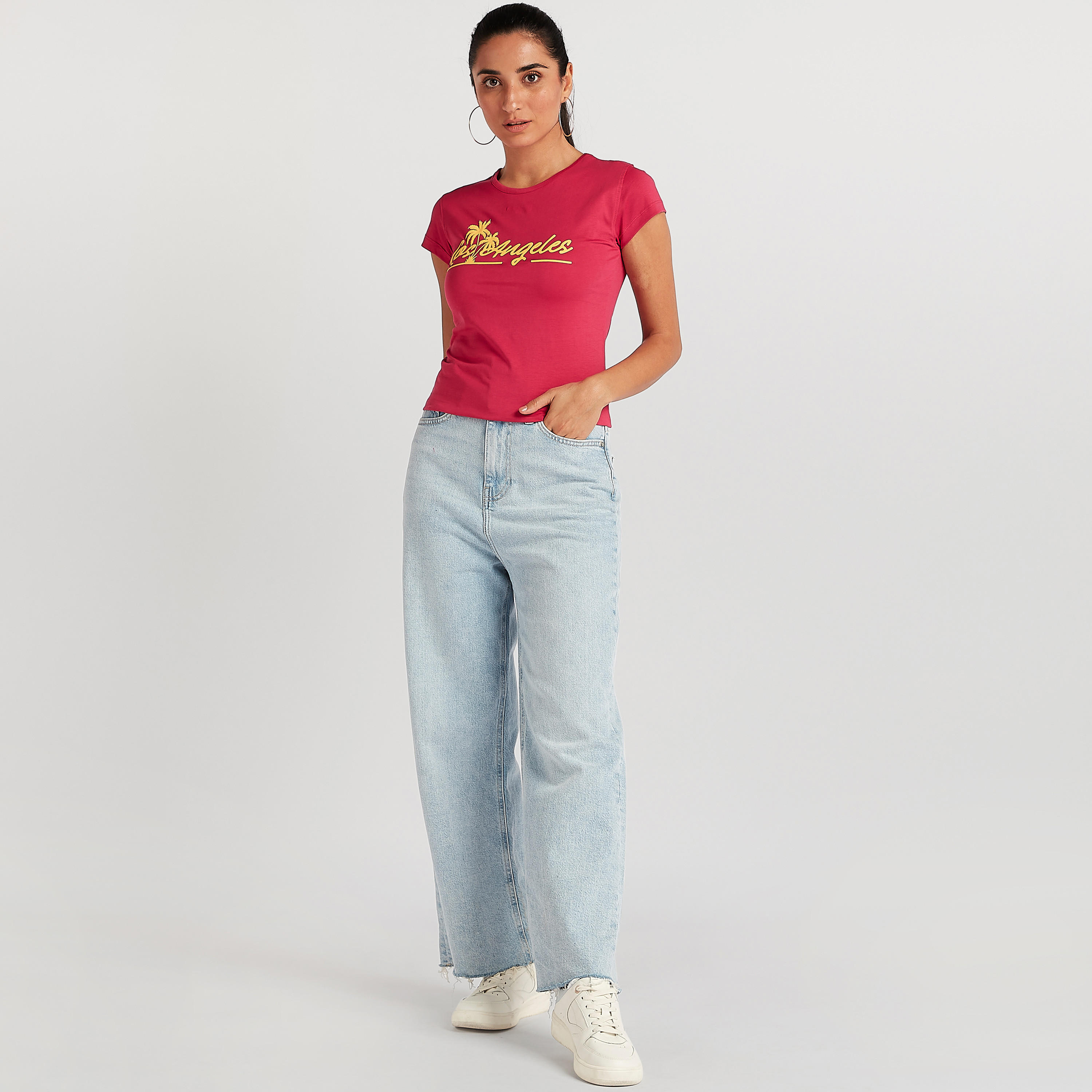 تيشيرت بياقة ضيّقة وأكمام كاب وطبعات-women-clothing-tshirts-image-2