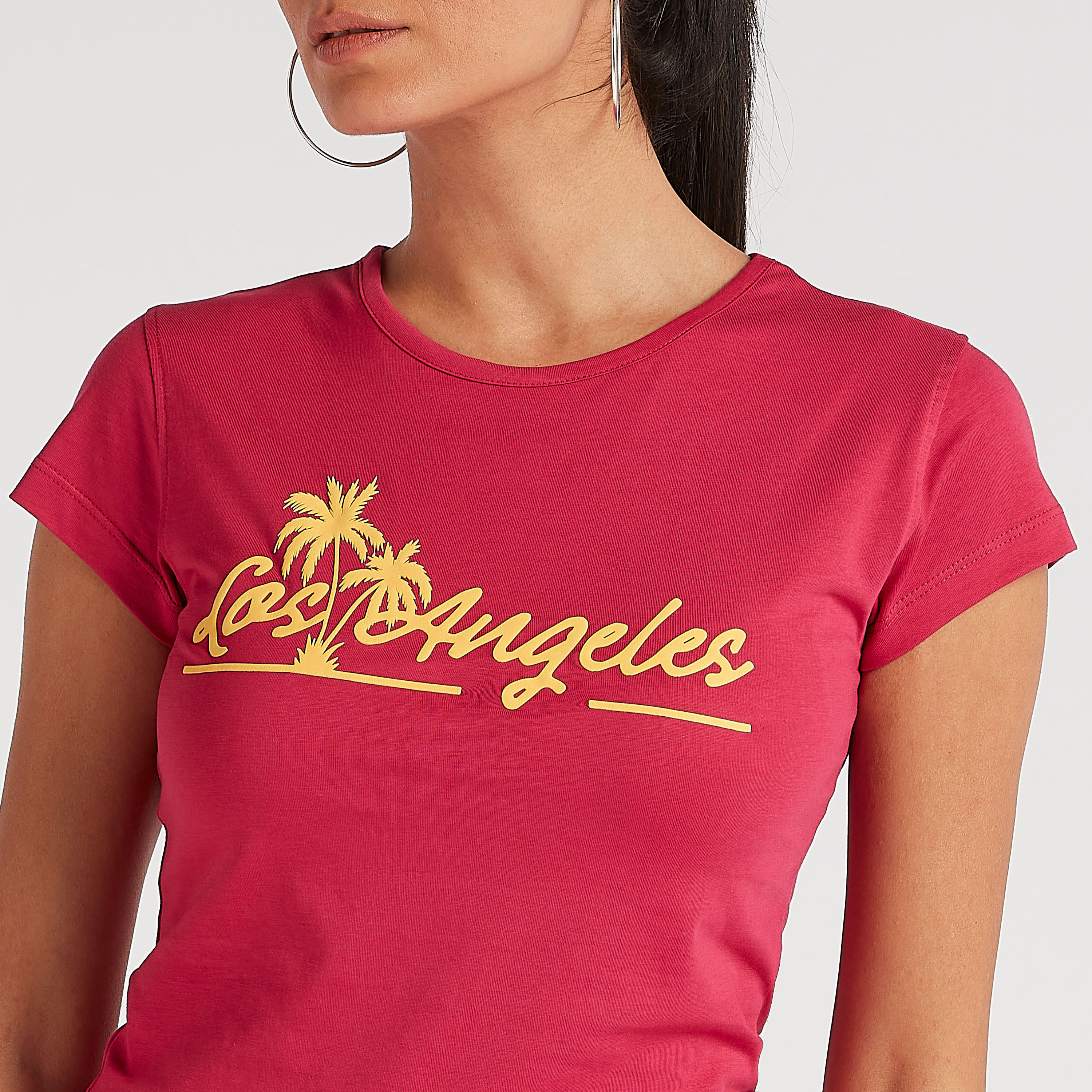 تيشيرت بياقة ضيّقة وأكمام كاب وطبعات-women-clothing-tshirts-image-3