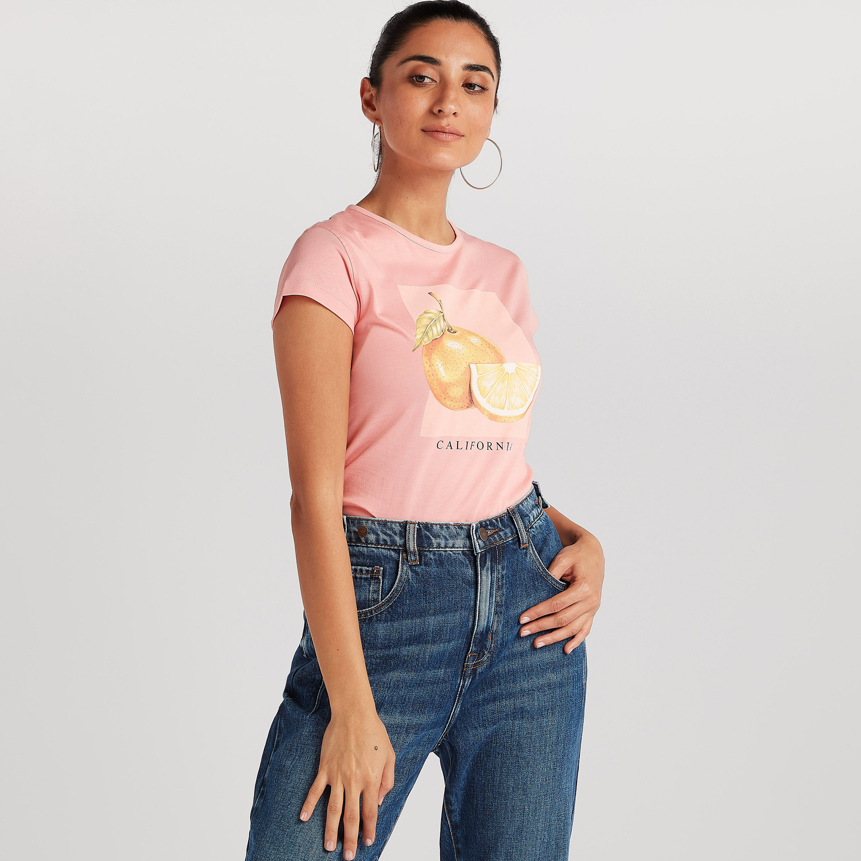 تيشيرت بياقة ضيّقة وأكمام كاب وطبعات-women-clothing-tshirts-image-1
