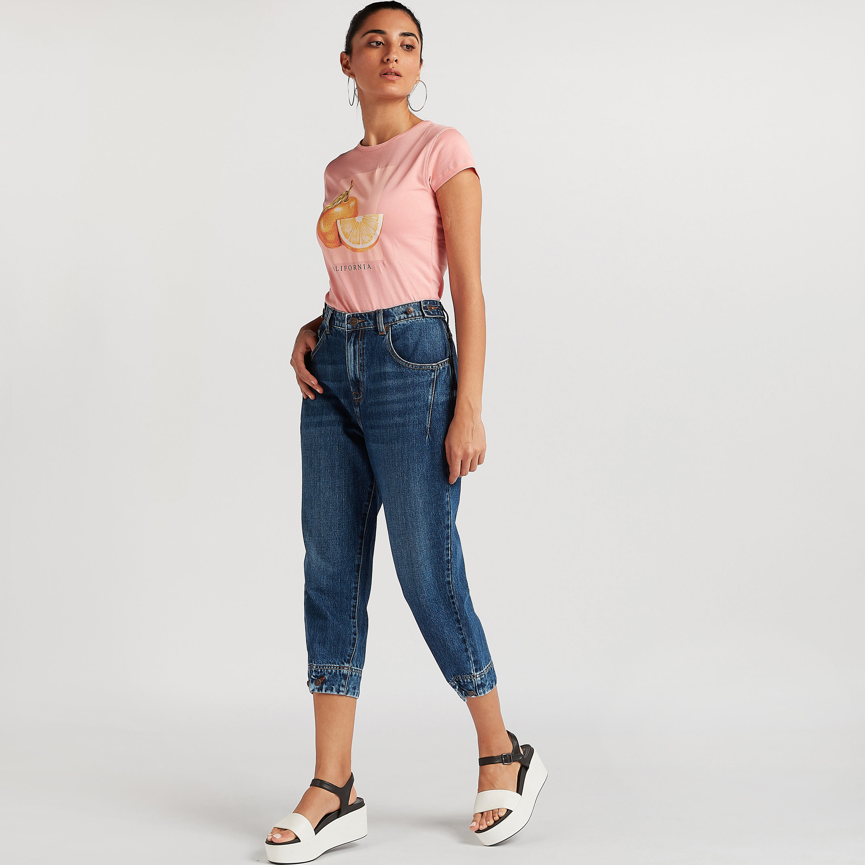 تيشيرت بياقة ضيّقة وأكمام كاب وطبعات-women-clothing-tshirts-image-2