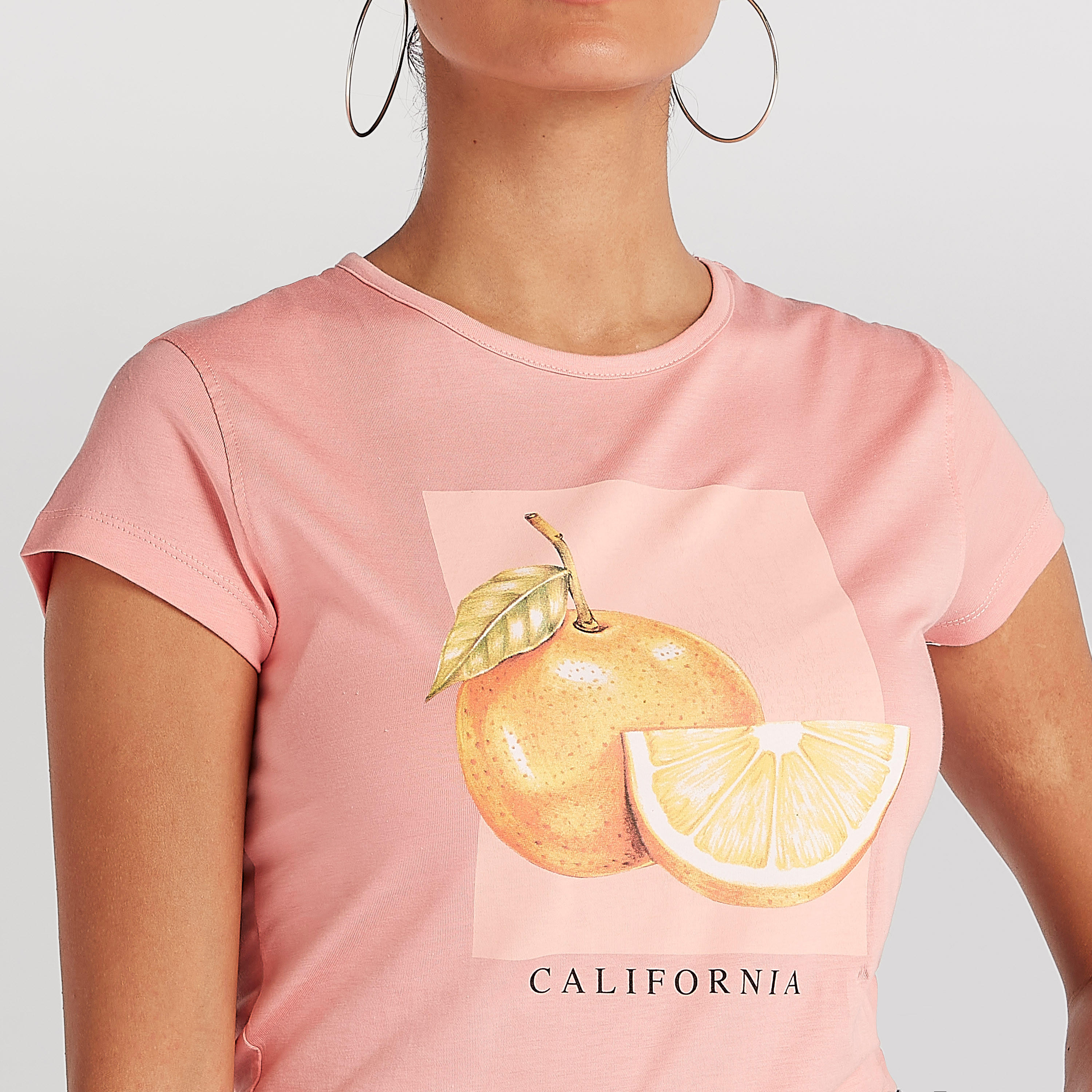تيشيرت بياقة ضيّقة وأكمام كاب وطبعات-women-clothing-tshirts-image-3
