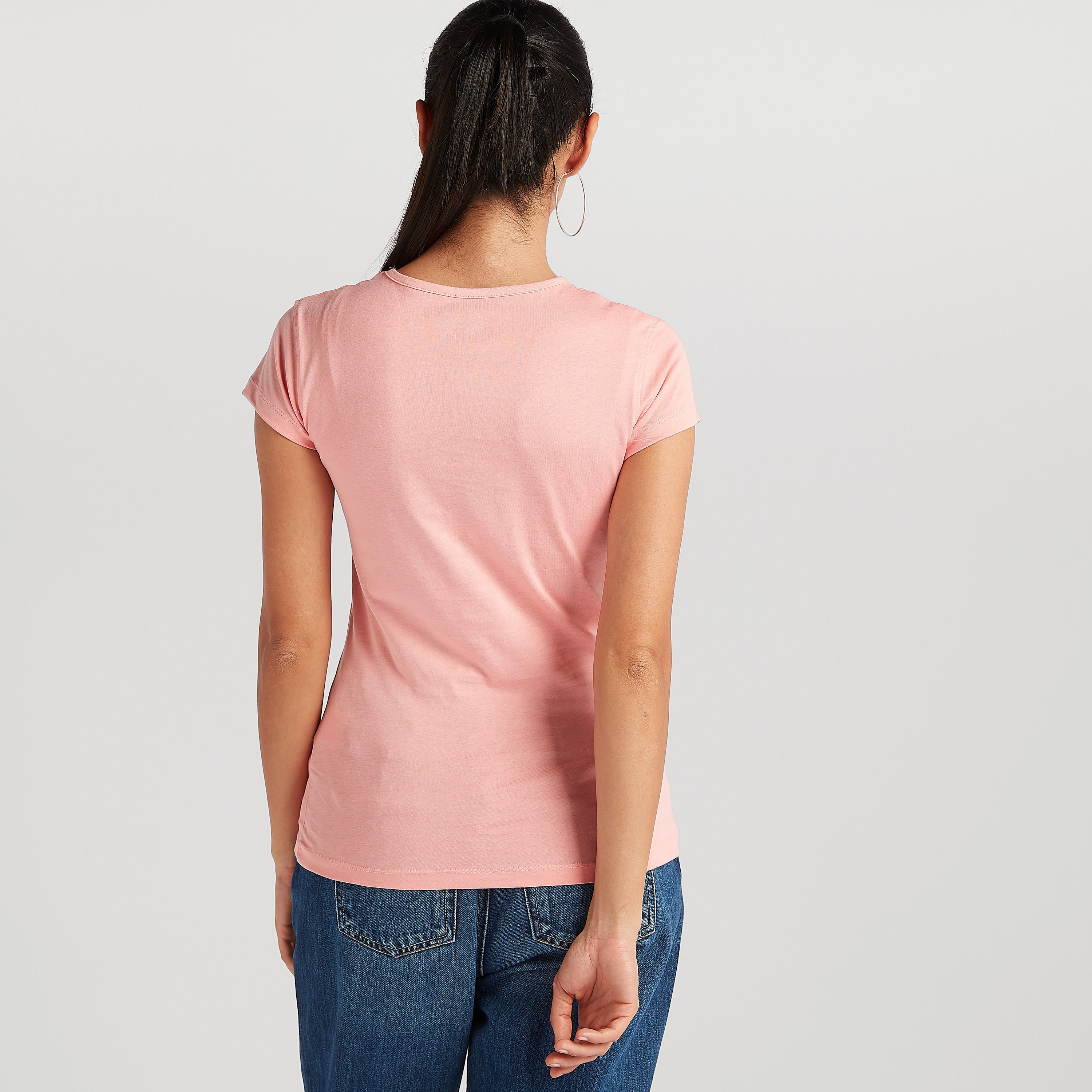 تيشيرت بياقة ضيّقة وأكمام كاب وطبعات-women-clothing-tshirts-image-4