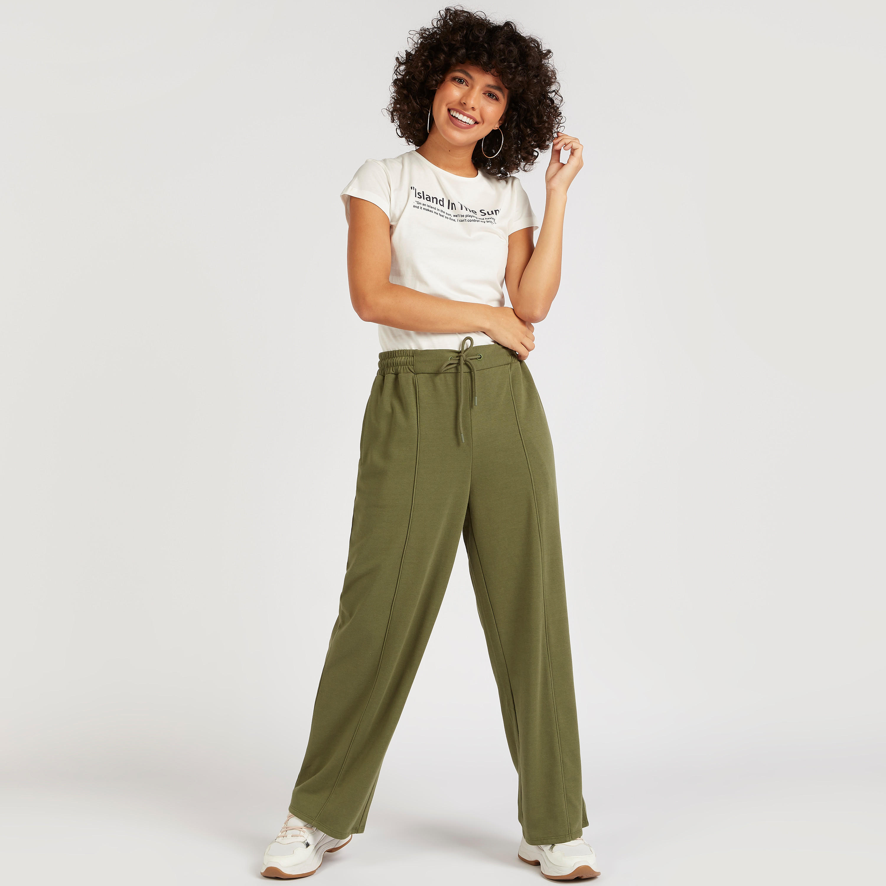 تيشيرت بياقة ضيقة وأكمام كاب وطبعات جرافيك-women-clothing-tshirts-image-2