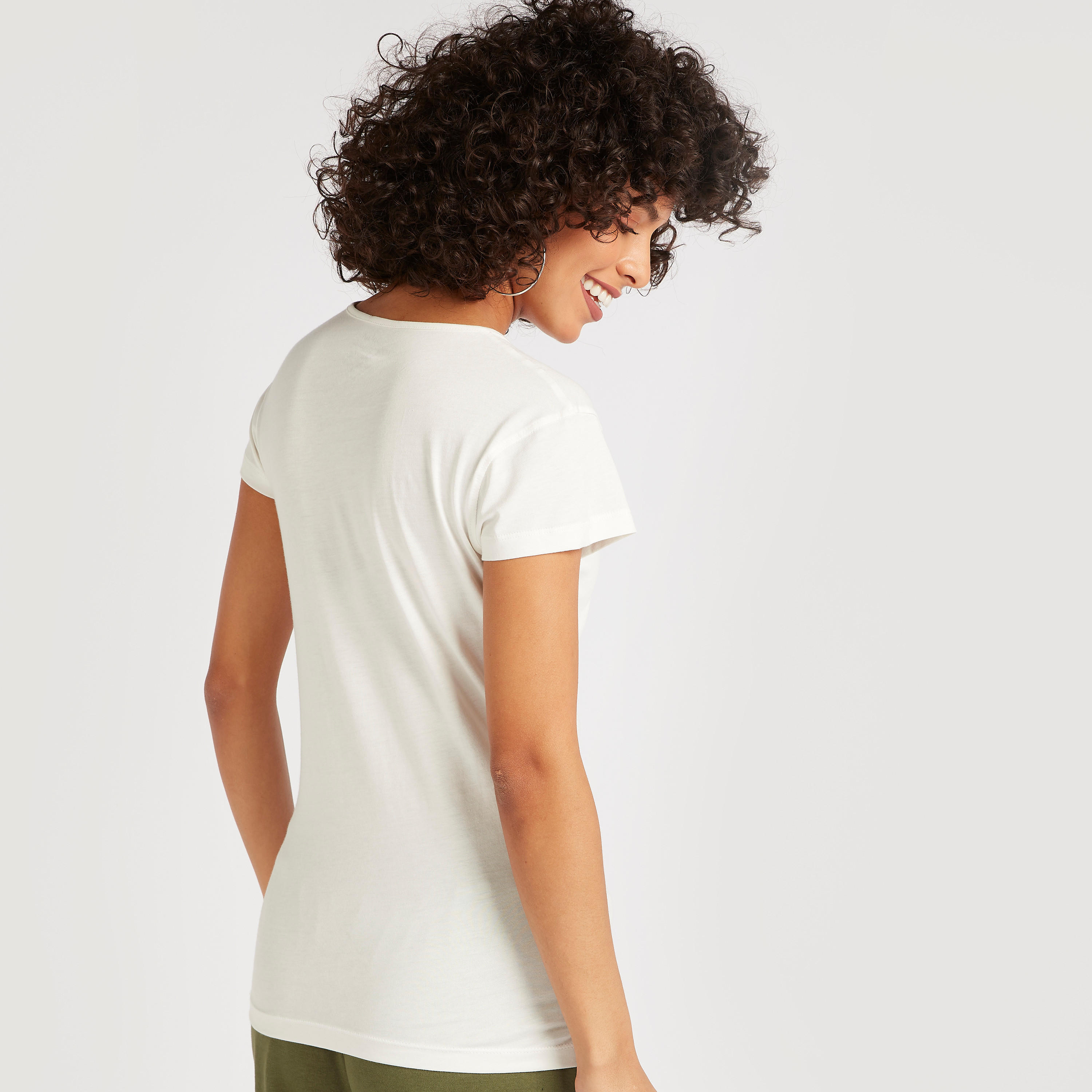 تيشيرت بياقة ضيقة وأكمام كاب وطبعات جرافيك-women-clothing-tshirts-image-4