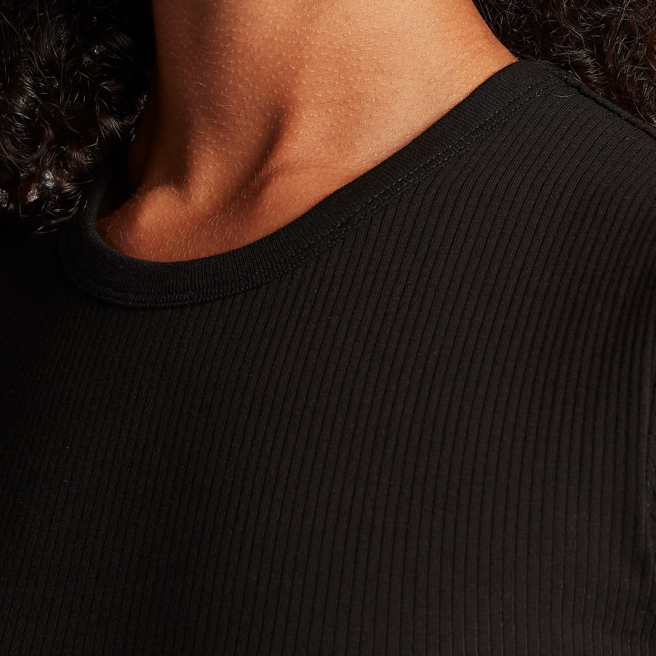 تيشيرت بارز الملمس بياقة ضيّقة وأكمام قصيرة-women-clothing-tshirts-image-3