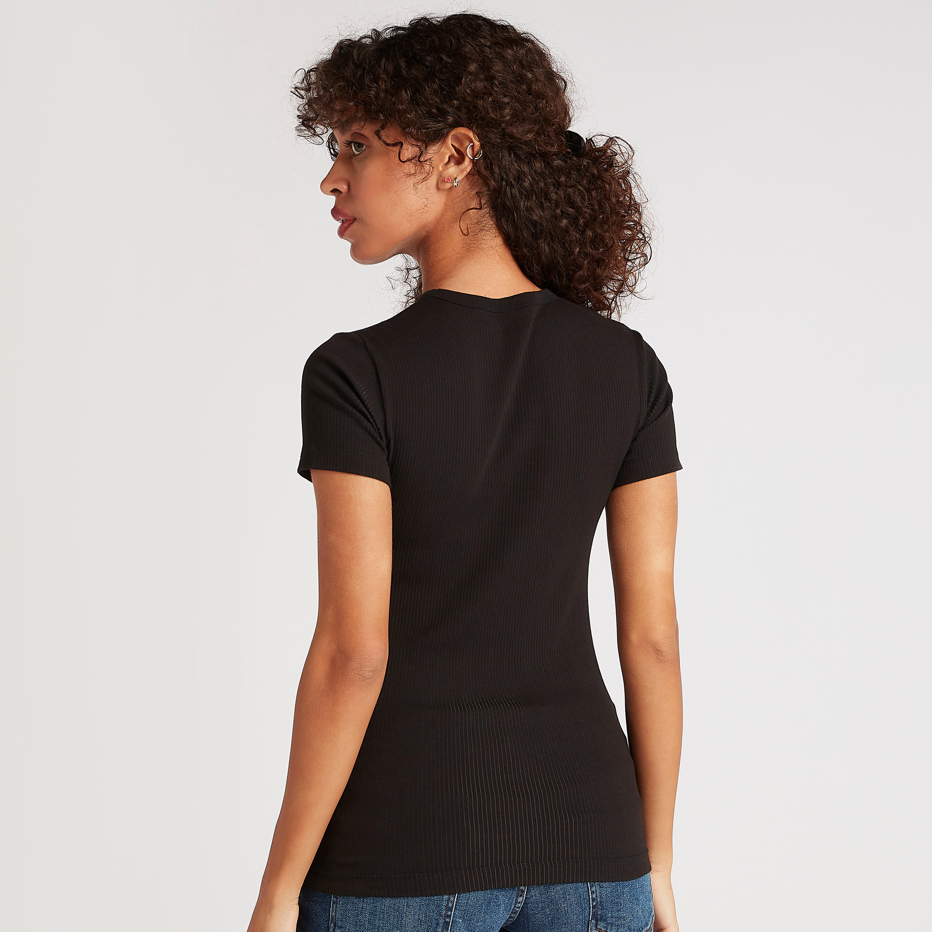 تيشيرت بارز الملمس بياقة ضيّقة وأكمام قصيرة-women-clothing-tshirts-image-4