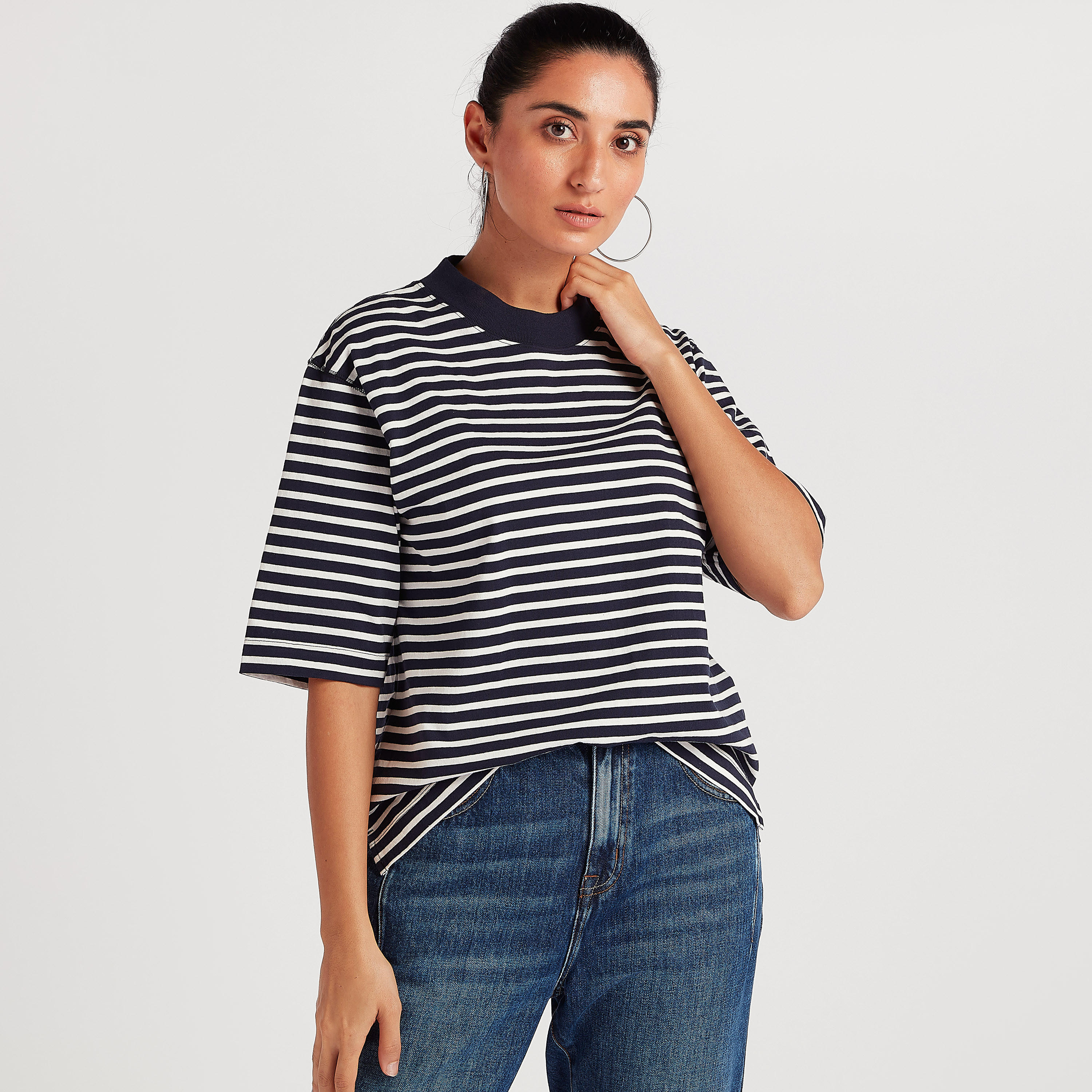 تيشيرت مخطّط بياقة ضيّقة وأكمام قصيرة-women-clothing-tshirts-image-2