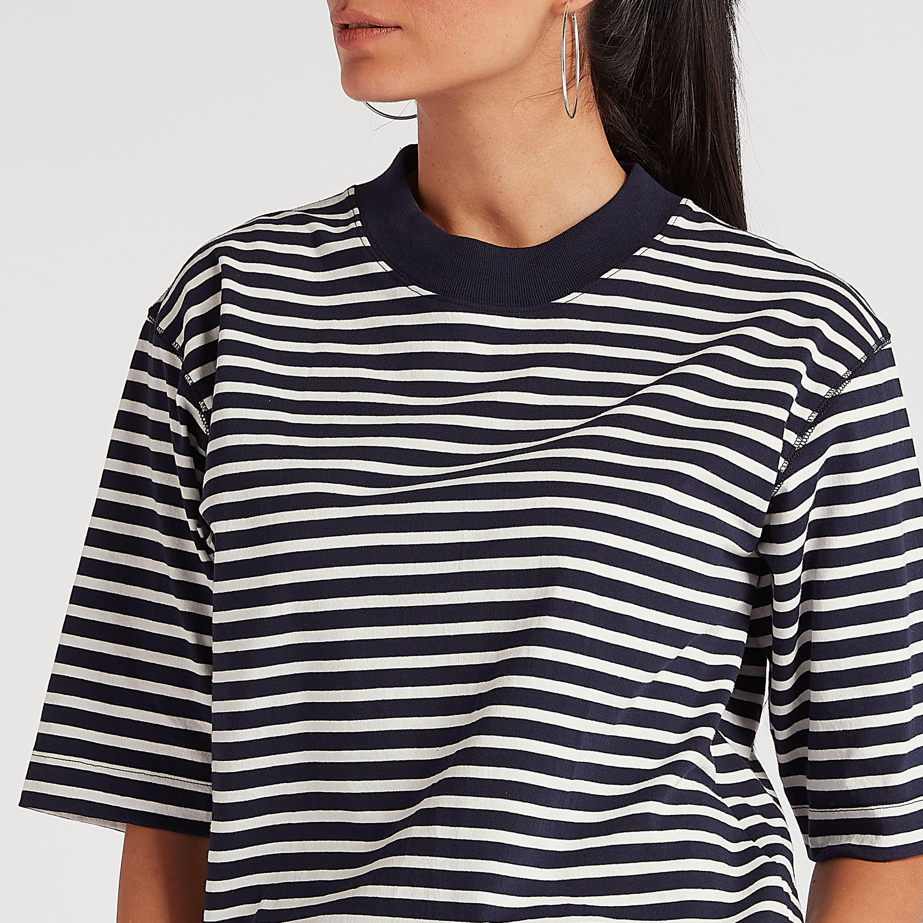 تيشيرت مخطّط بياقة ضيّقة وأكمام قصيرة-women-clothing-tshirts-image-3