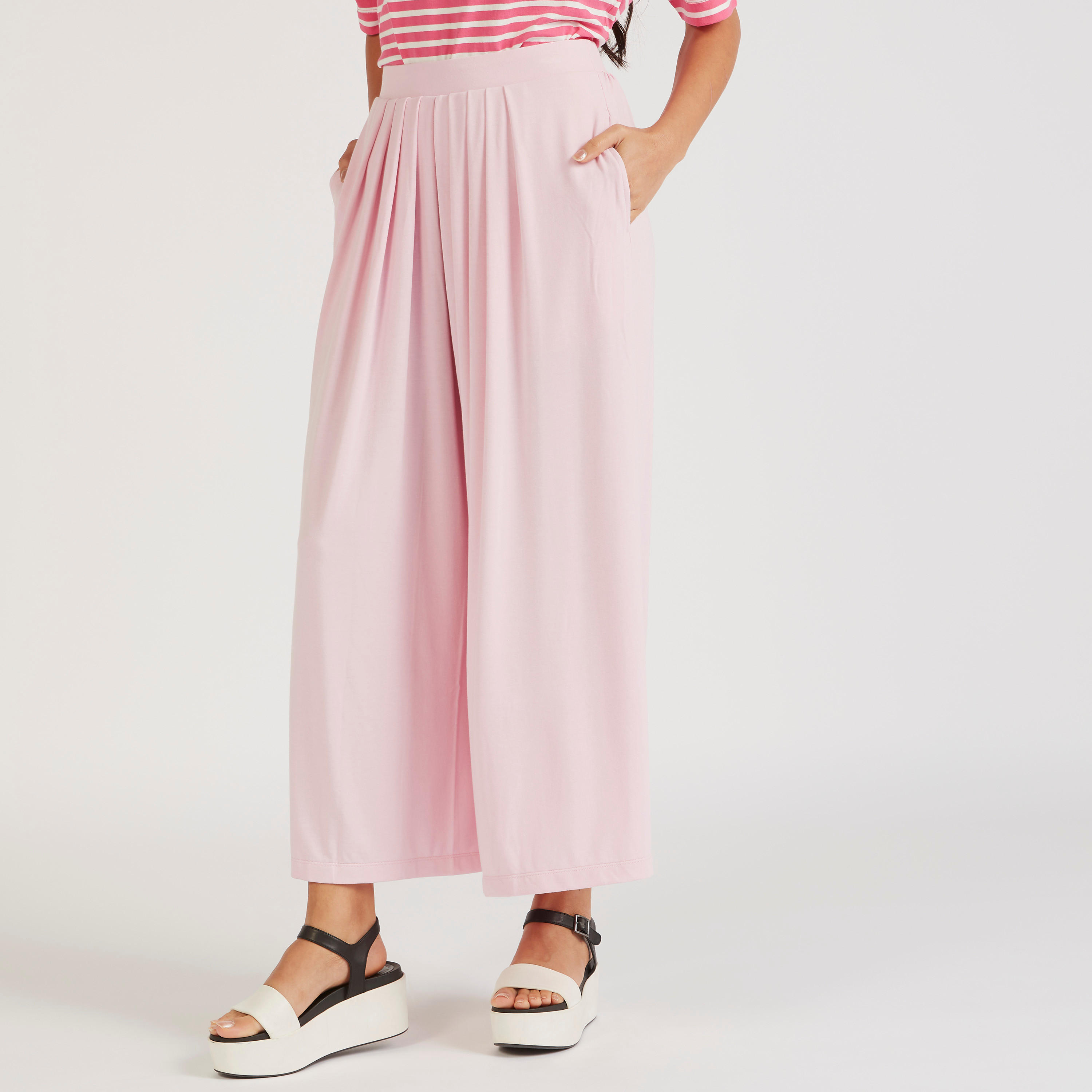 بنطلون بالازو بارز الملمس بخصر مطّاطي-women-clothing-bottoms-trousers-image-1