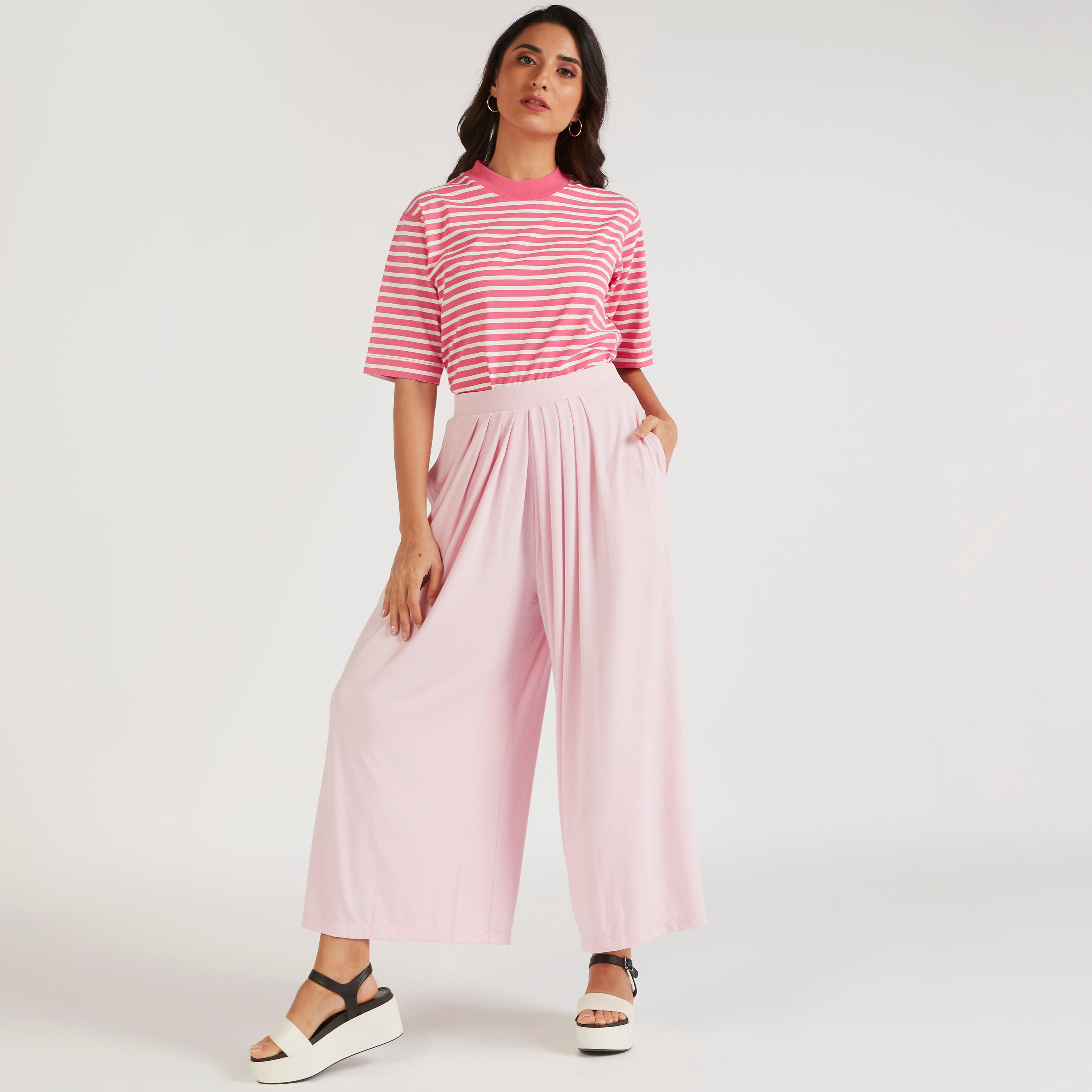 بنطلون بالازو بارز الملمس بخصر مطّاطي-women-clothing-bottoms-trousers-image-2