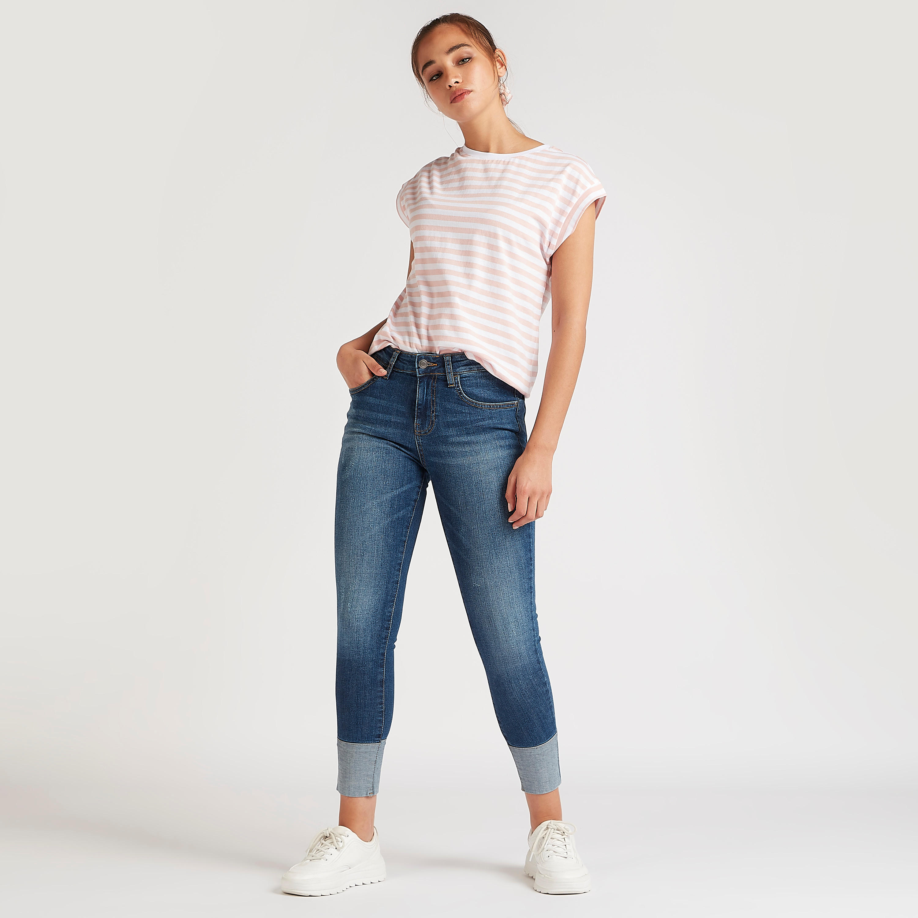 تيشيرت مقلّم بياقة ضيّقة وأكمام كاب-women-clothing-tshirts-image-3