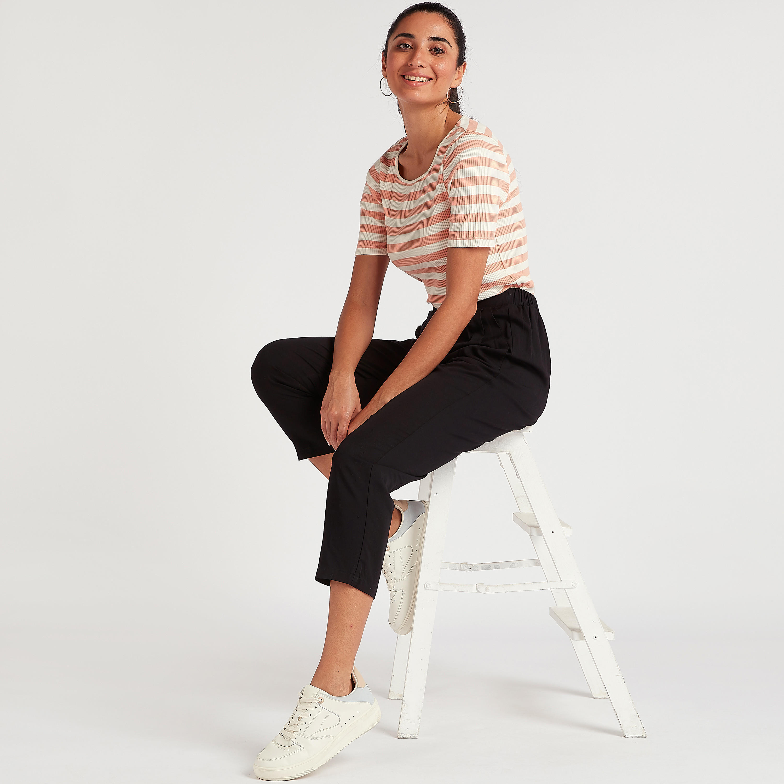 تيشيرت مخطّط بياقة مستديرة وأكمام قصيرة-women-clothing-tshirts-image-2
