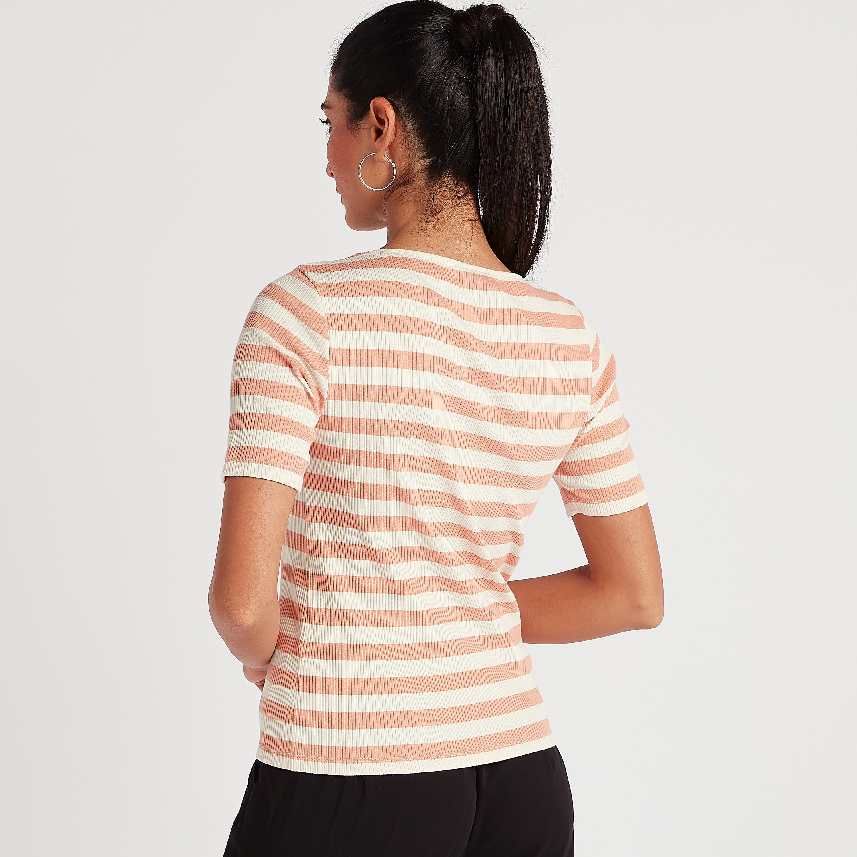 تيشيرت مخطّط بياقة مستديرة وأكمام قصيرة-women-clothing-tshirts-image-4