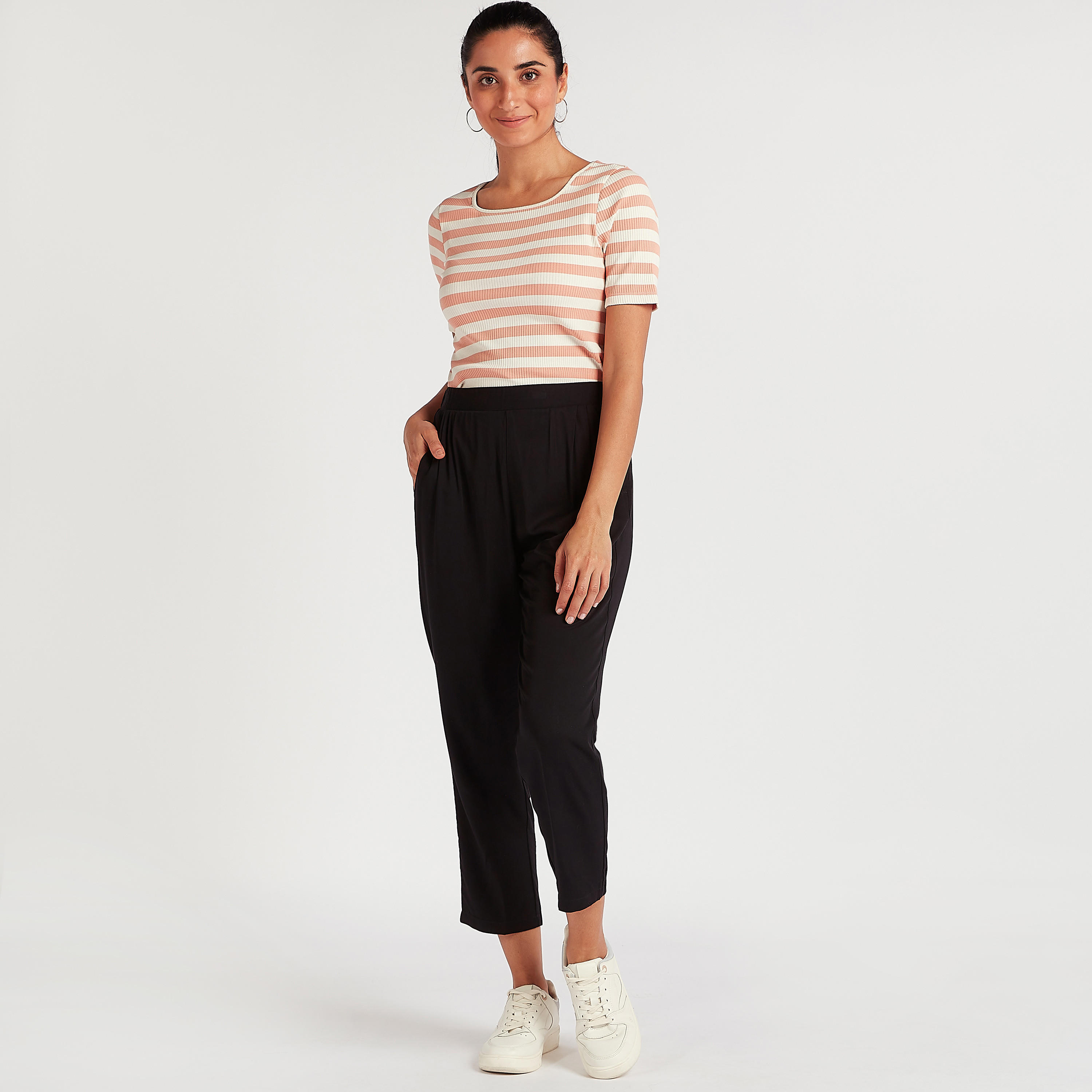 تيشيرت مخطّط بياقة مستديرة وأكمام قصيرة-women-clothing-tshirts-image-5