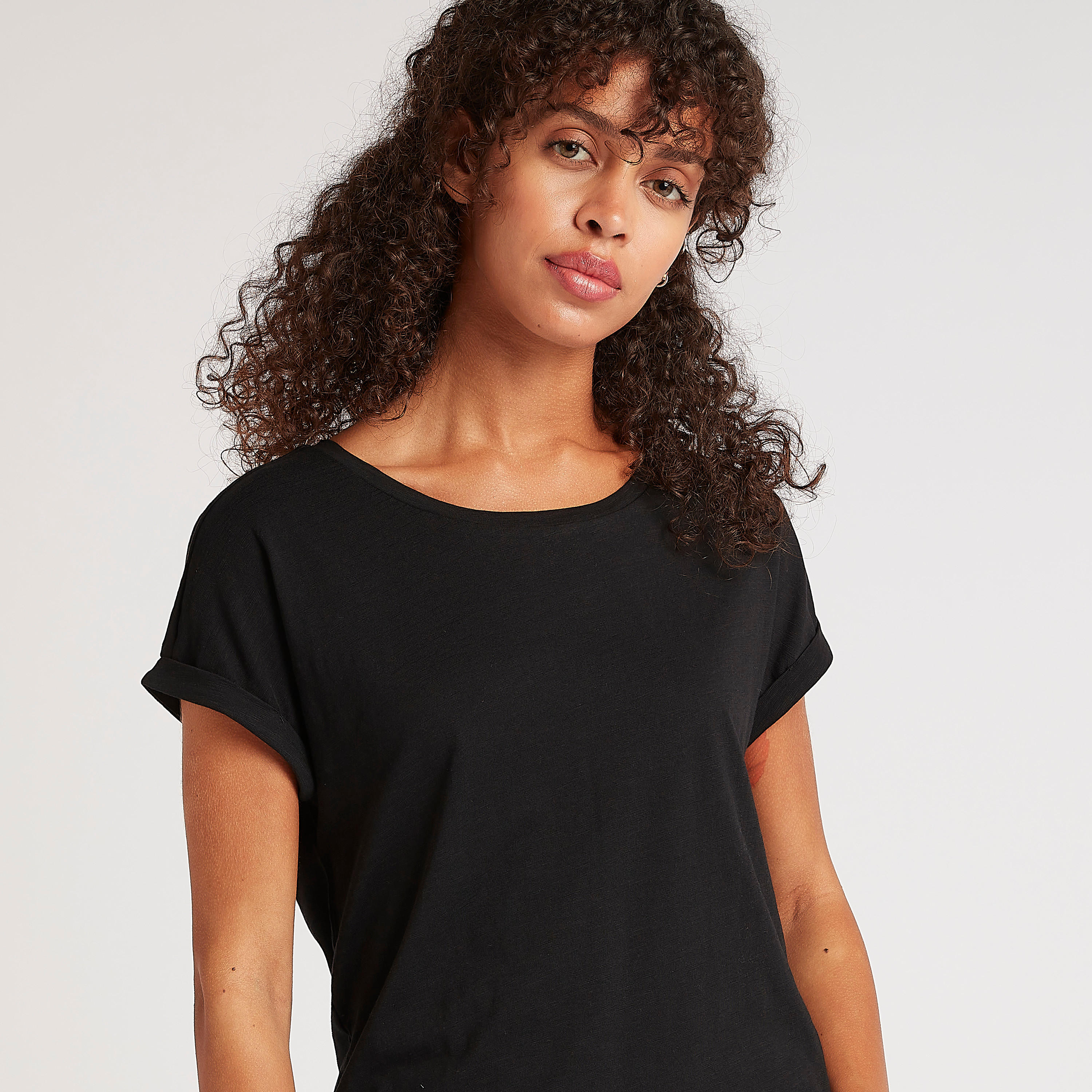 تيشيرت بارز الملمس بأكمام قصيرة وياقة مستديرة-women-clothing-tshirts-image-1