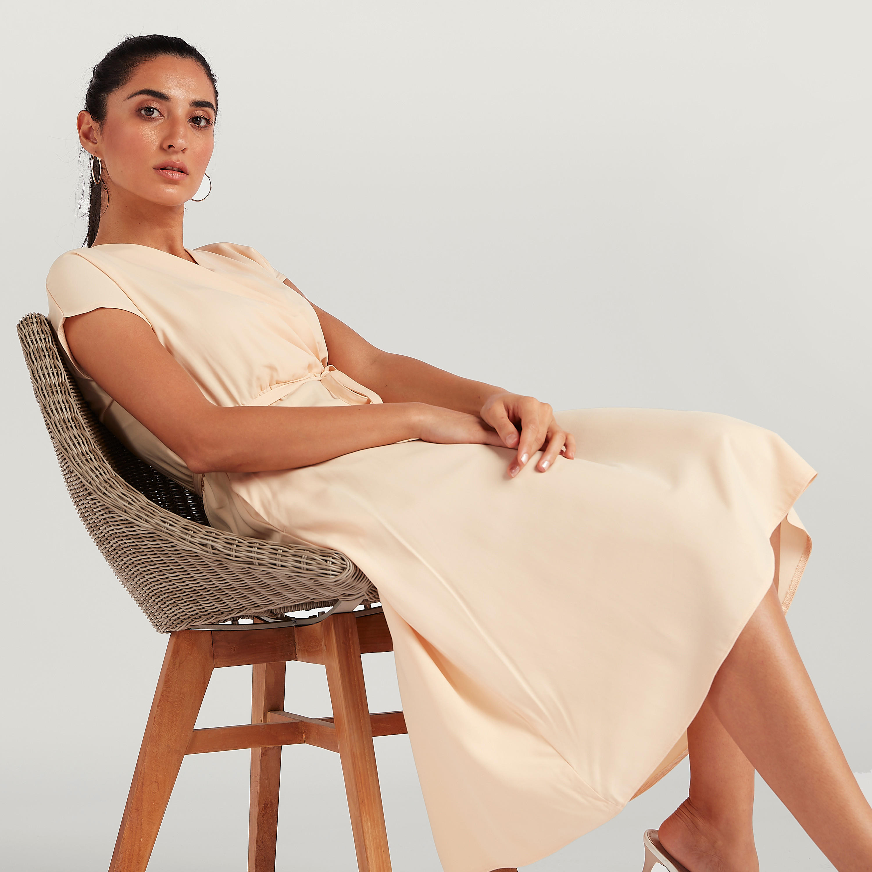 فستان ميدي إيه لاين سادة بأكمام كاب وحزام رباط-women-clothing-dresses-image-1