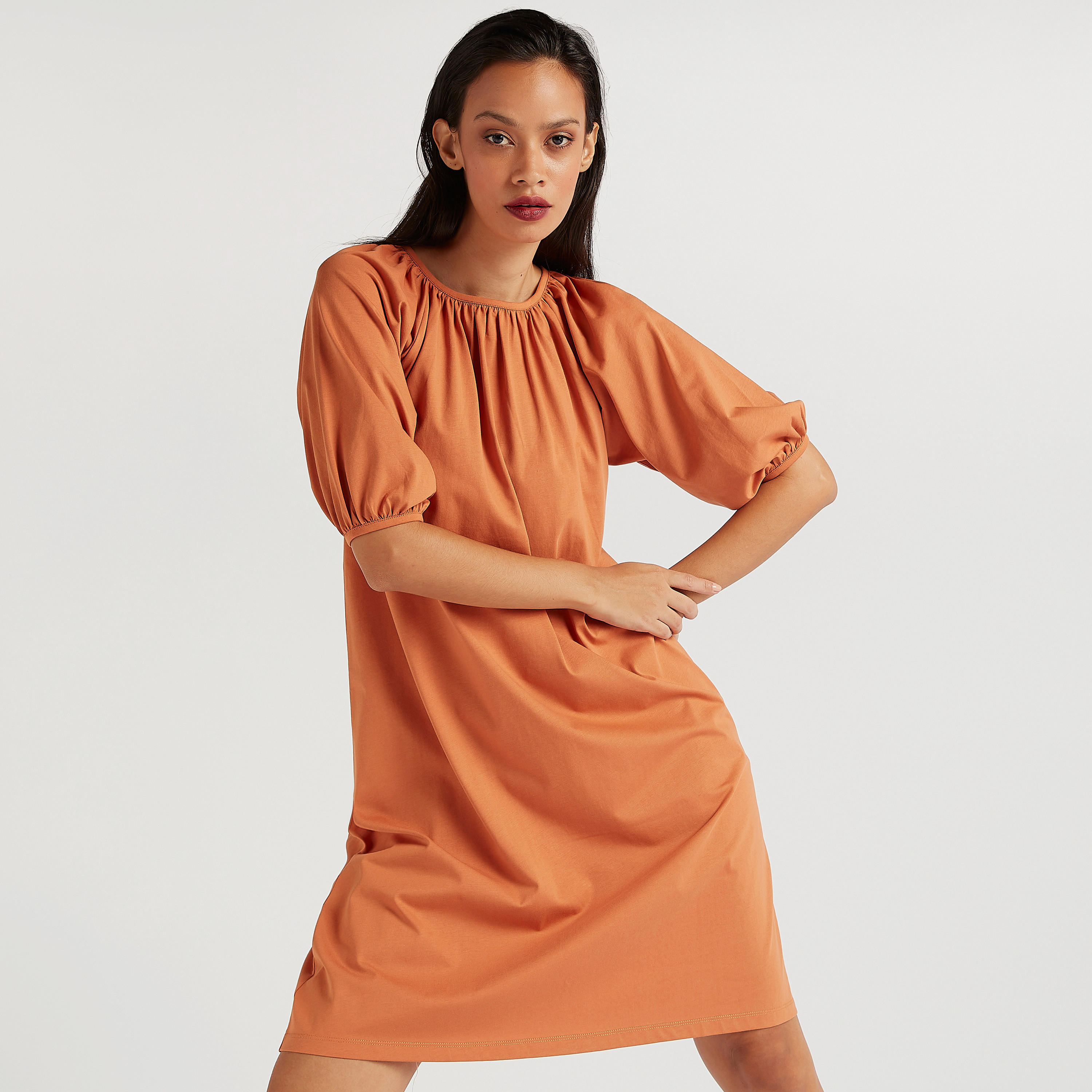 فستان قصير واسع سادة بياقة ضيّقة وأكمام قصيرة-women-clothing-dresses-image-1