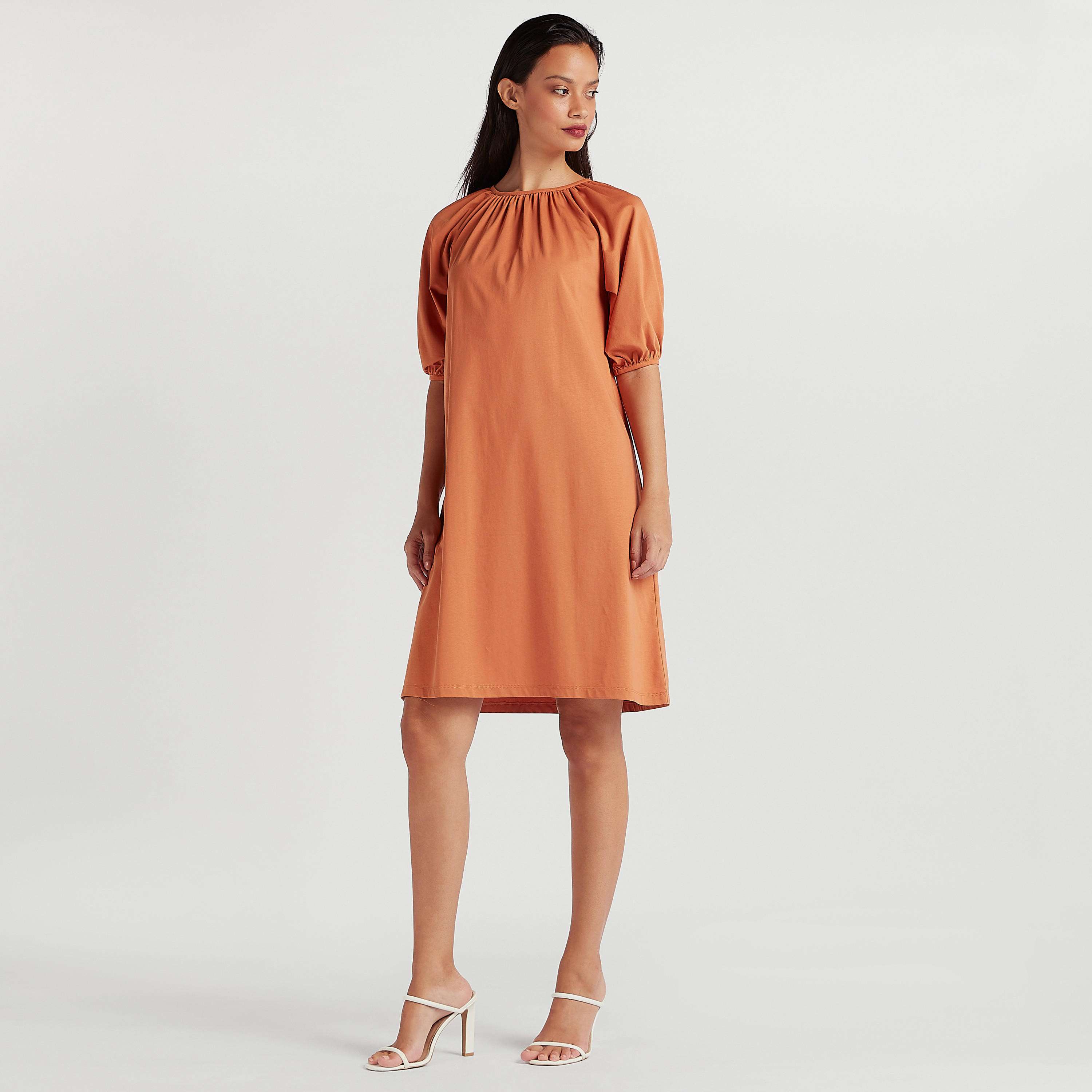 فستان قصير واسع سادة بياقة ضيّقة وأكمام قصيرة-women-clothing-dresses-image-2