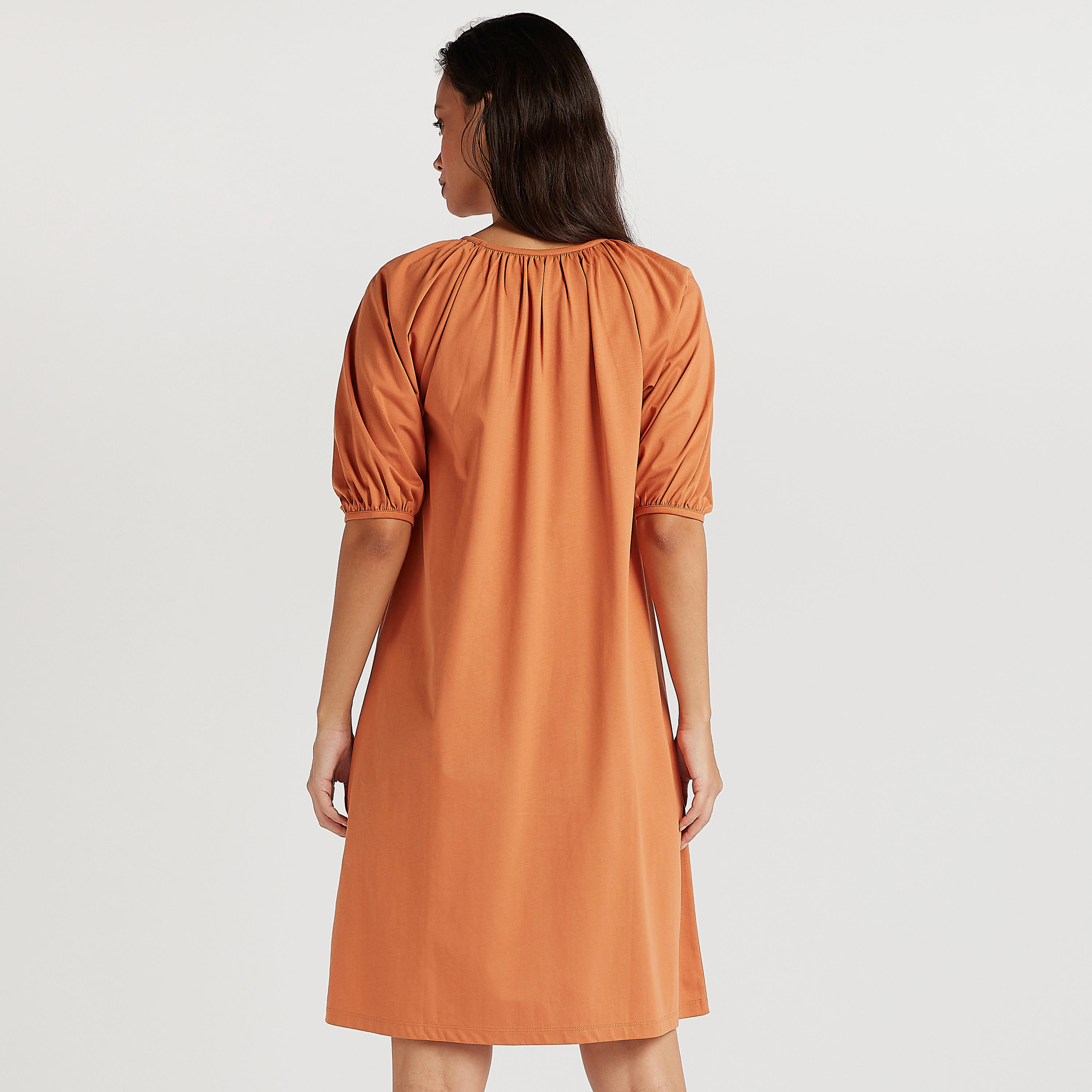 فستان قصير واسع سادة بياقة ضيّقة وأكمام قصيرة-women-clothing-dresses-image-4