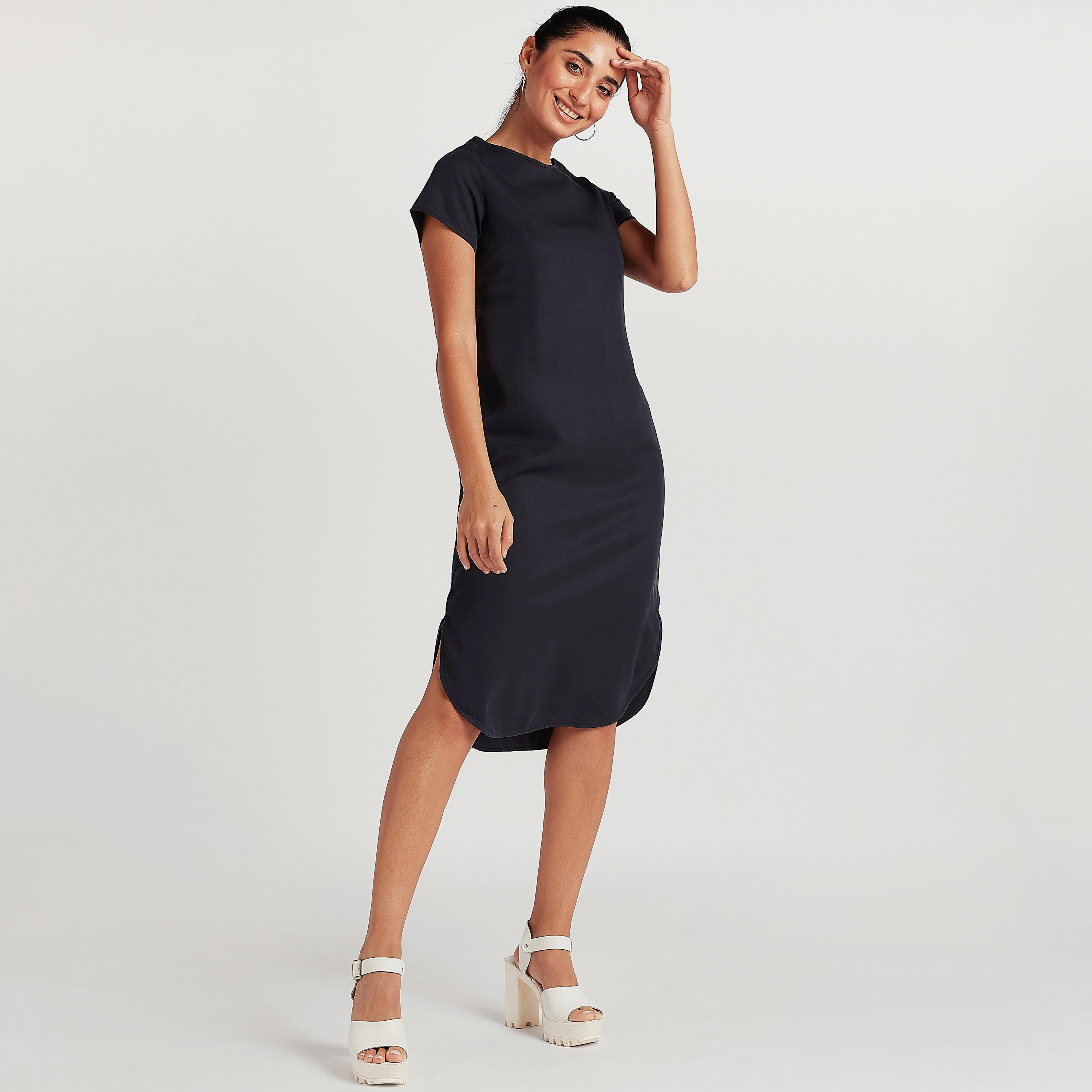 Solid Crew Neck Tunic with Short Sleeves and U-hem-women-clothing-shirtsandblouses-blouses-image-2