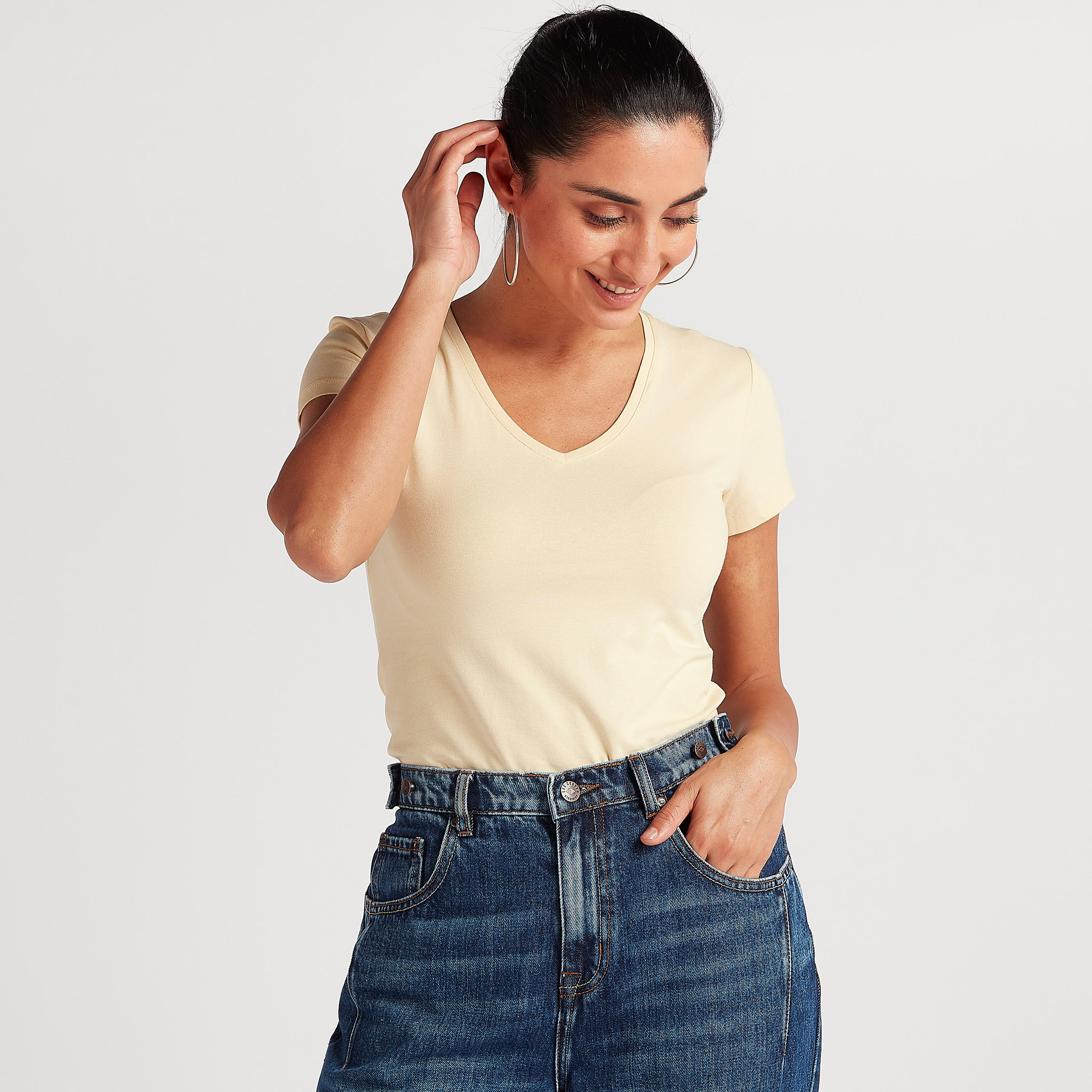 تيشيرت سادة بياقة V وأكمام قصيرة-women-clothing-tshirts-image-4
