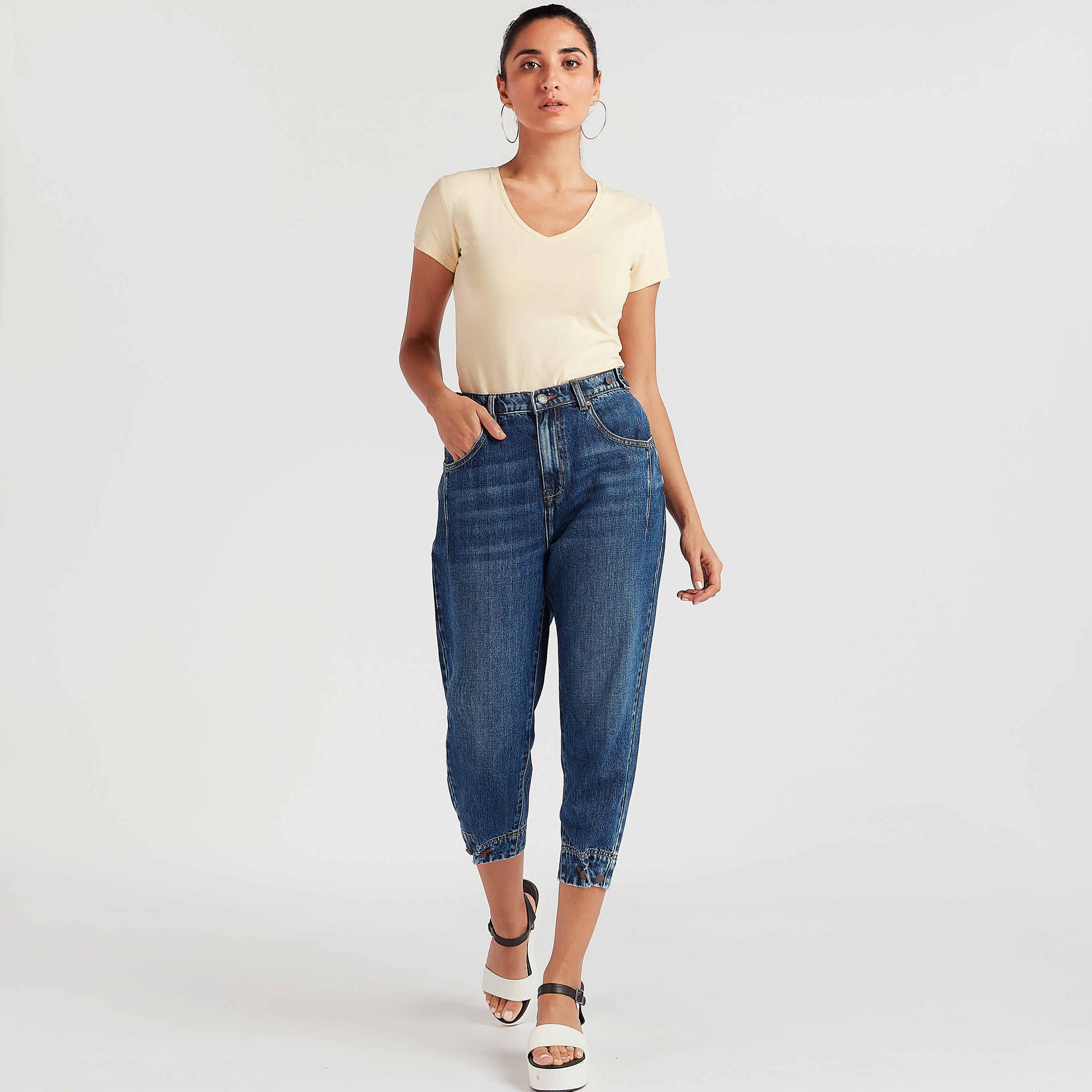 تيشيرت سادة بياقة V وأكمام قصيرة-women-clothing-tshirts-image-3