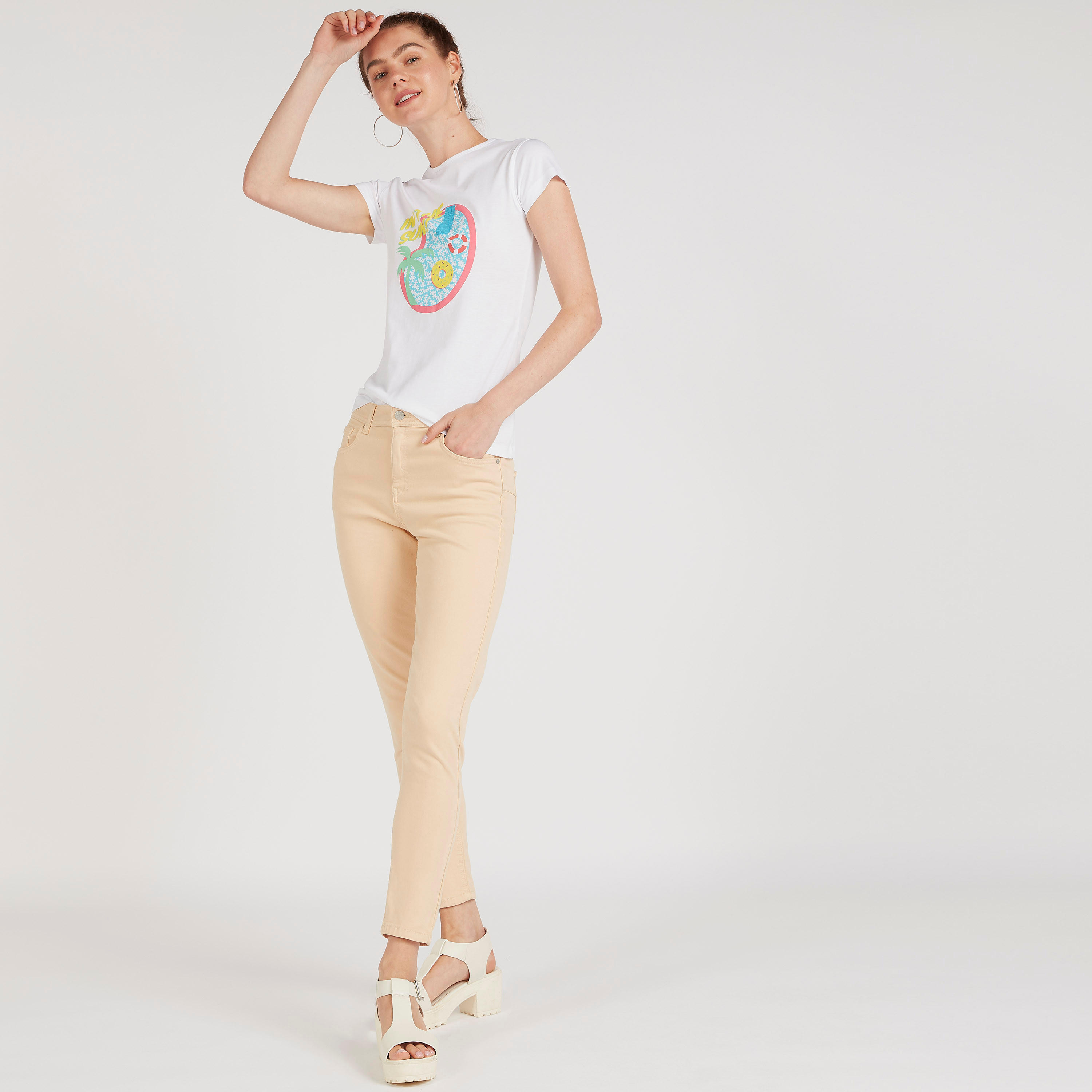 تيشيرت بياقة ضيّقة وأكمام كاب وطبعات-women-clothing-tshirts-image-2