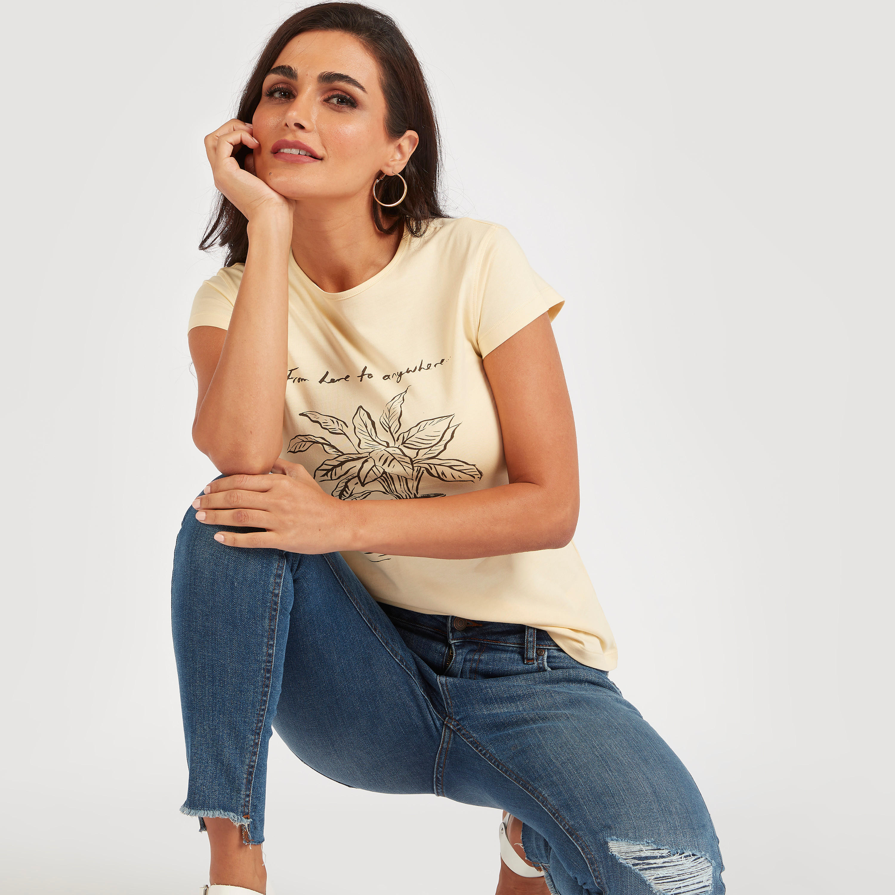 تيشيرت بياقة ضيّقة وأكمام كاب وطَبعات-women-clothing-tshirts-image-2