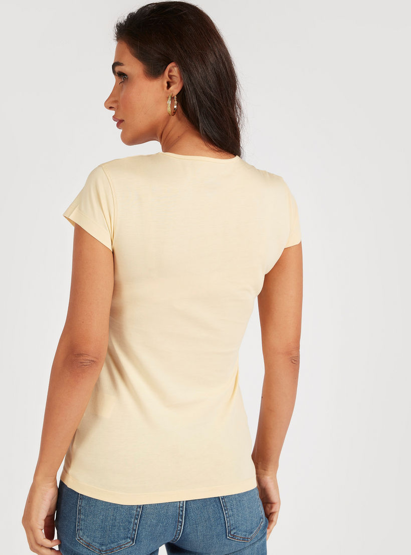 تيشيرت بياقة ضيّقة وأكمام كاب وطَبعات-women-clothing-tshirts-image-1