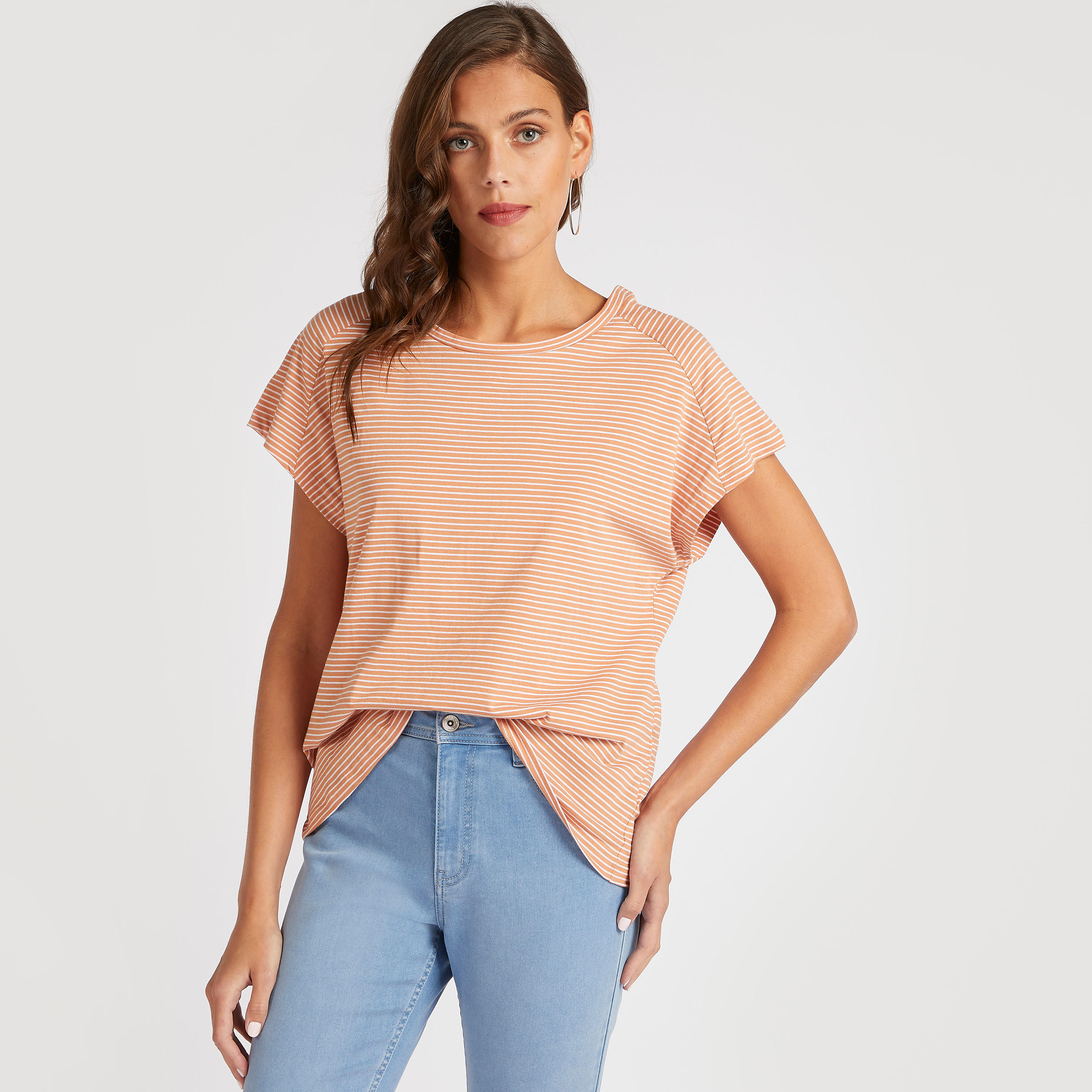 تيشيرت مخطّط بياقة مستديرة وأكمام كاب ممتدة-women-clothing-tshirts-image-1