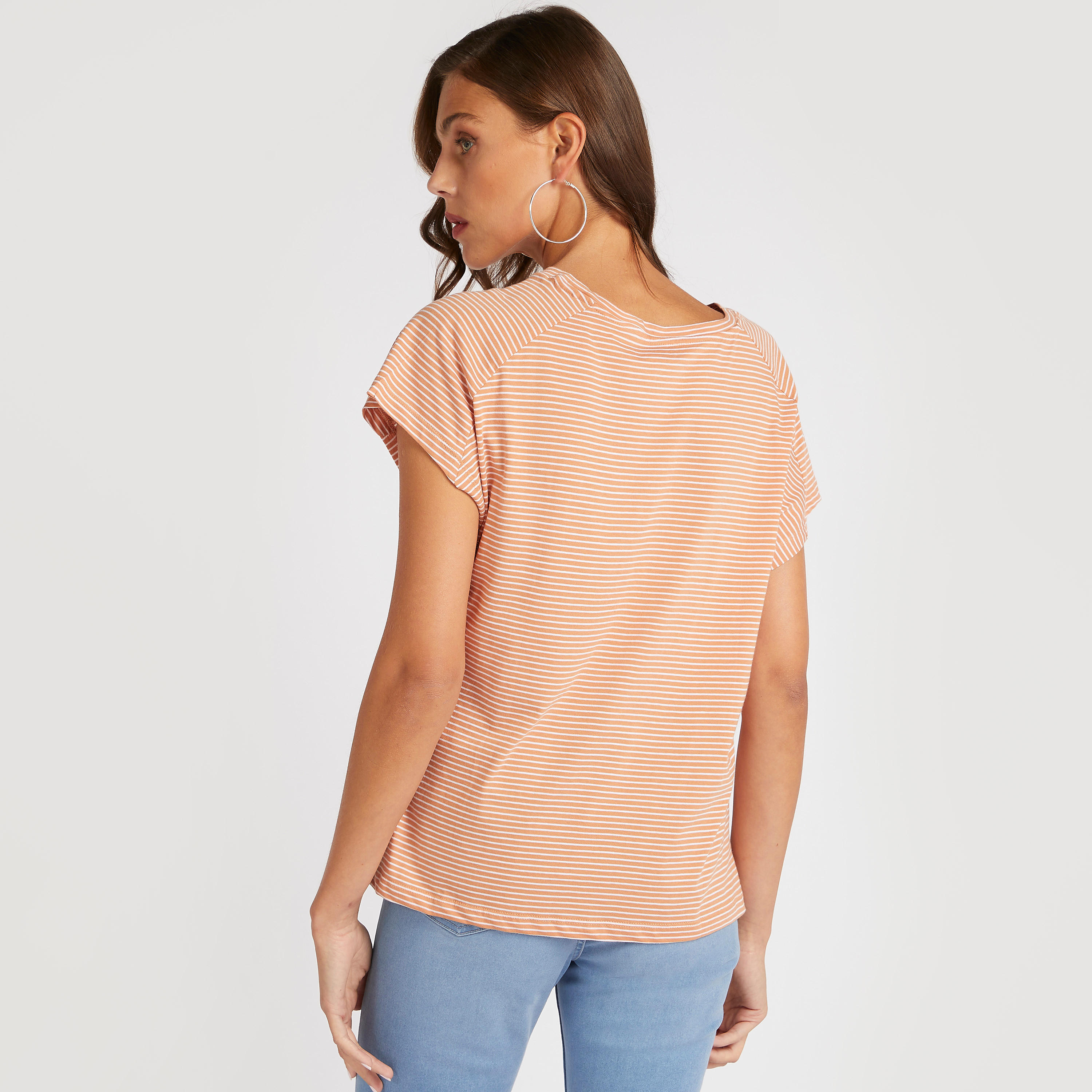 تيشيرت مخطّط بياقة مستديرة وأكمام كاب ممتدة-women-clothing-tshirts-image-4