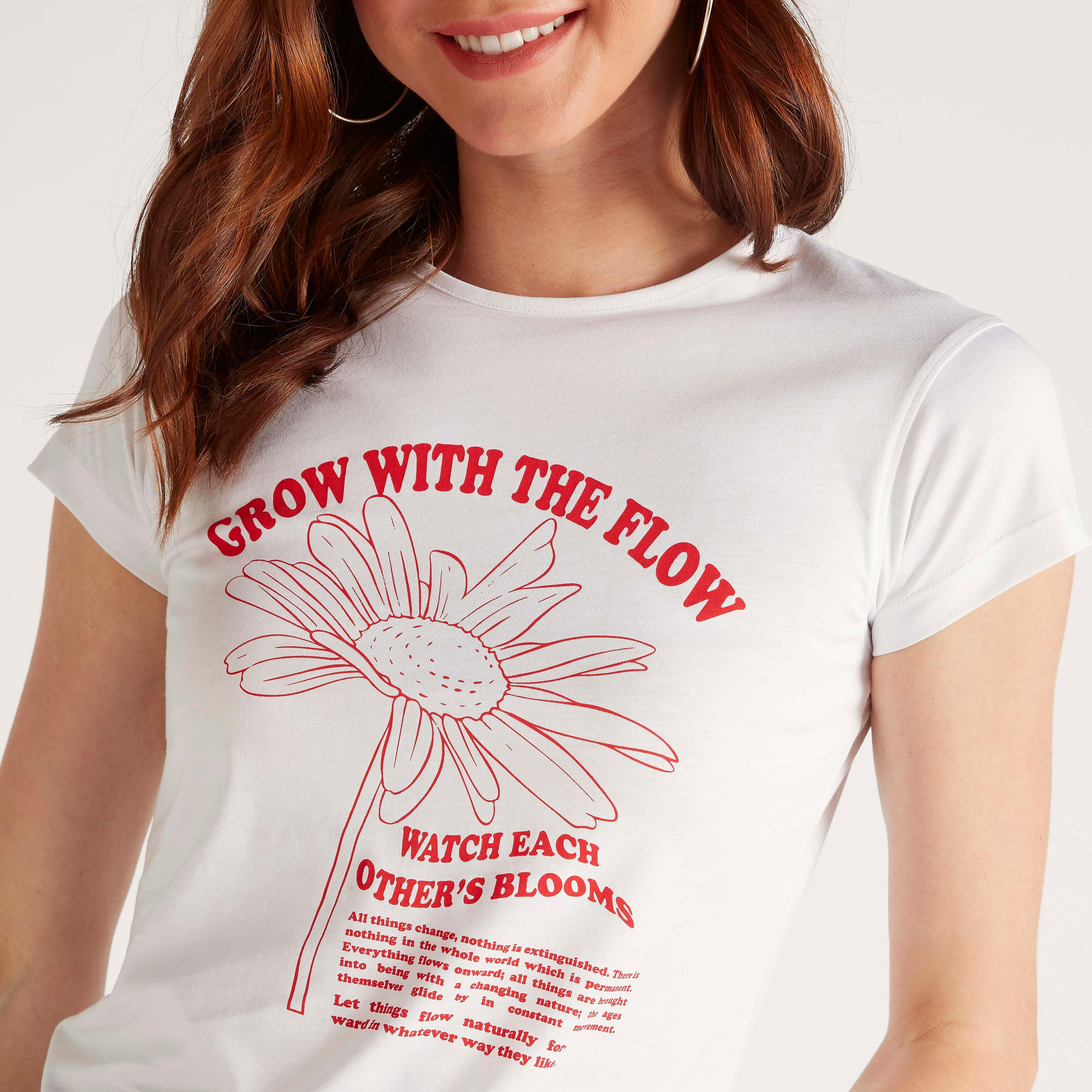 تيشيرت بياقة ضيّقة وأكمام كاب وطبعات-women-clothing-tshirts-image-3