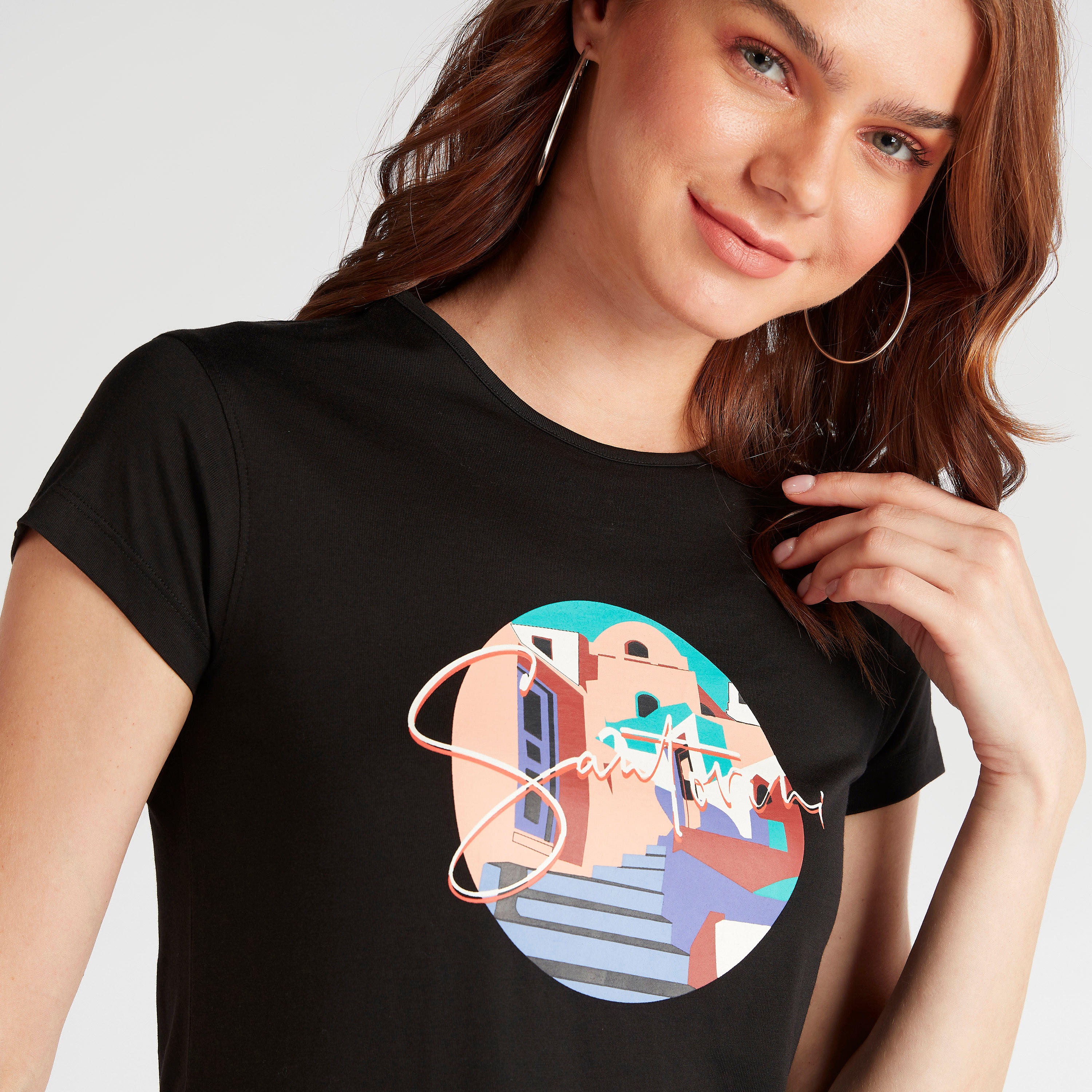 تيشيرت بياقة ضيّقة وأكمام كاب وطبعات-women-clothing-tshirts-image-2