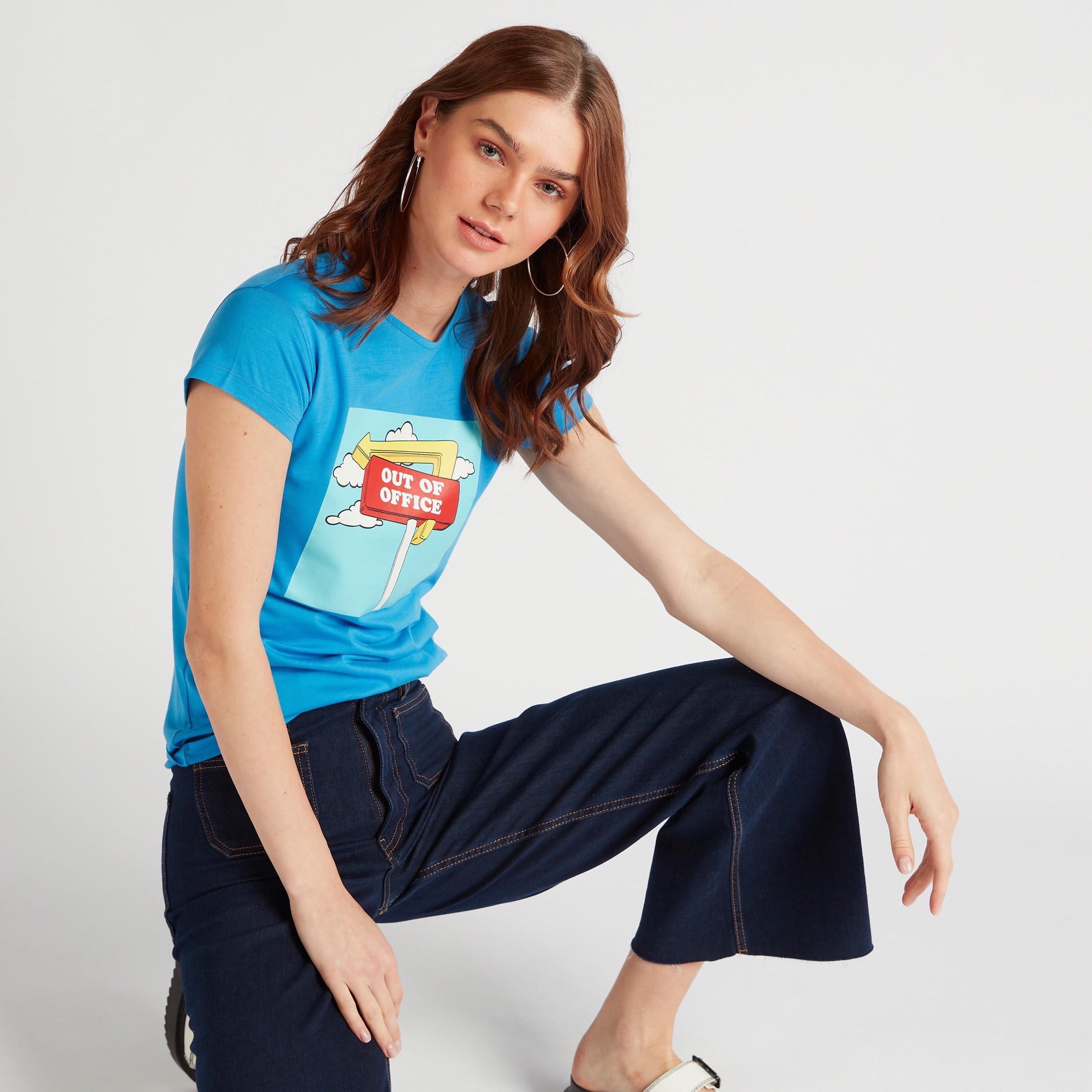 تيشيرت بياقة ضيّقة وأكمام كاب وطبعات-women-clothing-tshirts-image-1