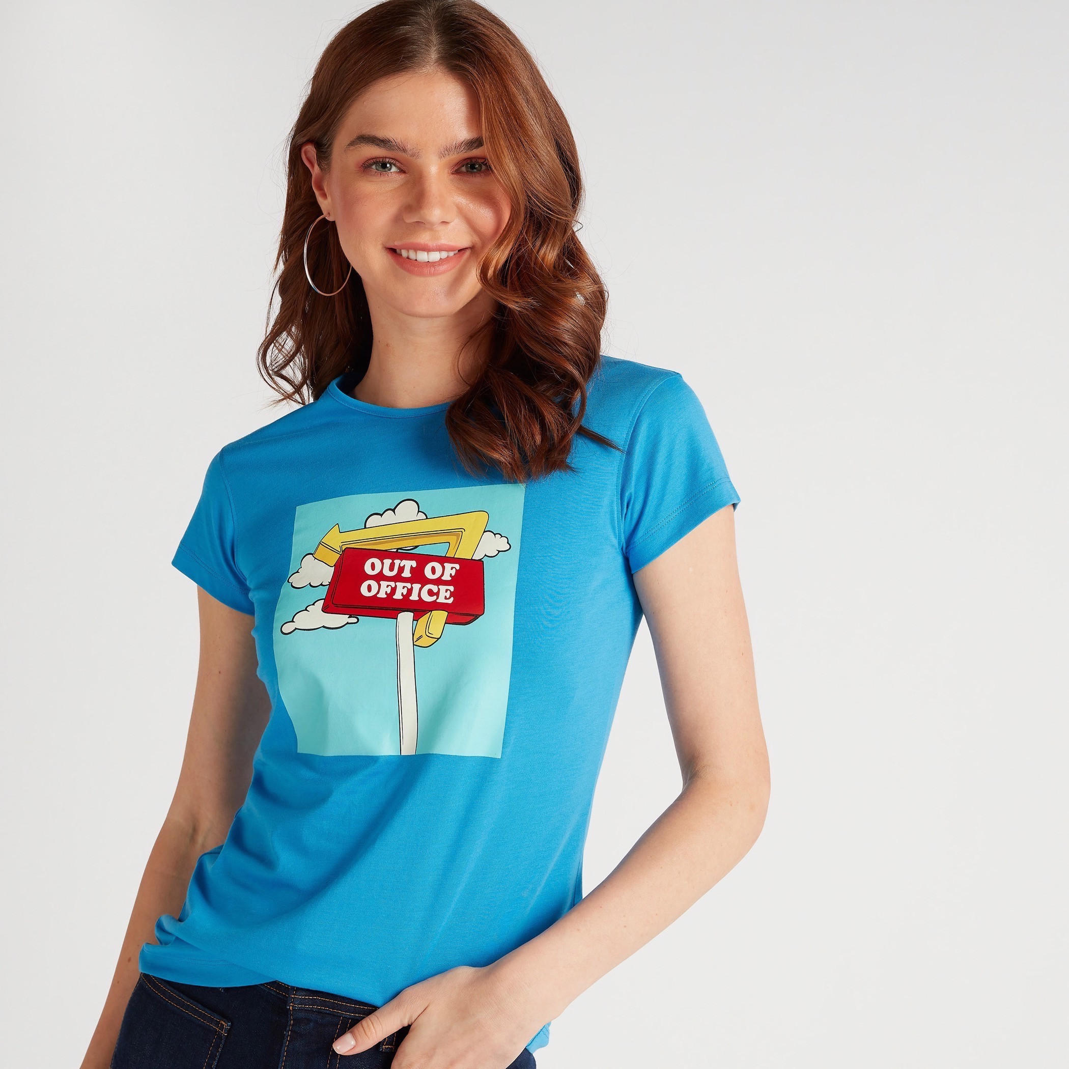 تيشيرت بياقة ضيّقة وأكمام كاب وطبعات-women-clothing-tshirts-image-5
